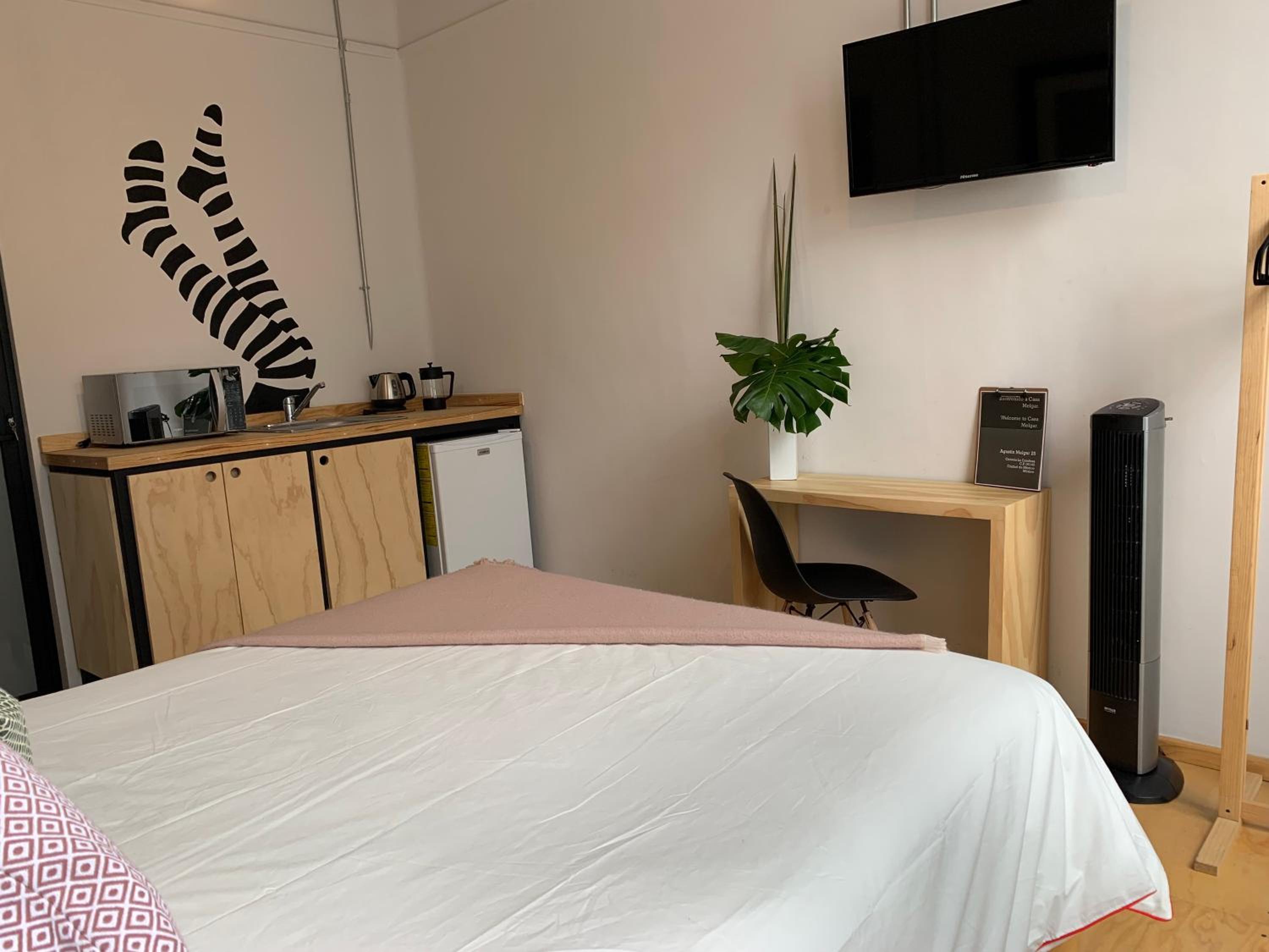 Deluxe Double Room with Balcony - Photo 19