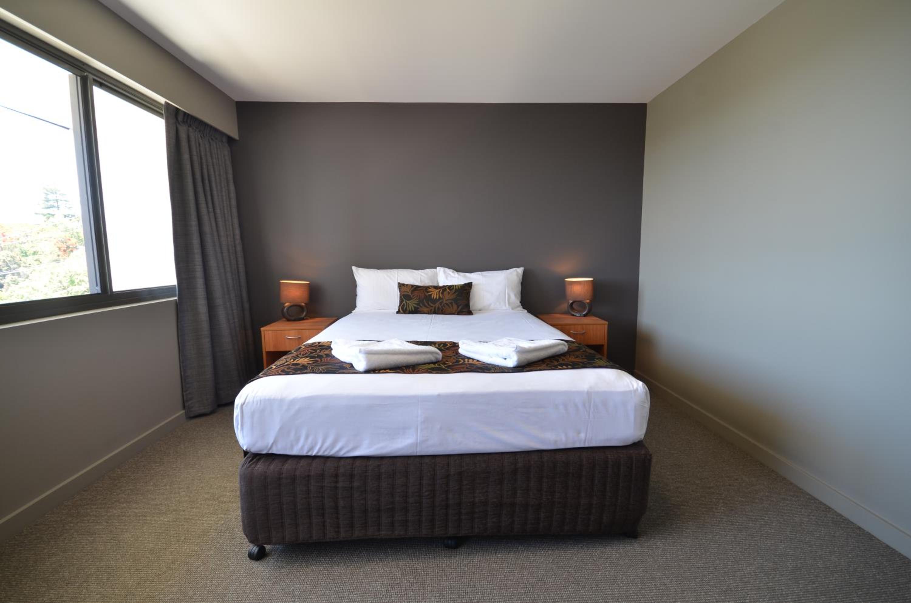 Ground Floor Queen Room - Photo 4
