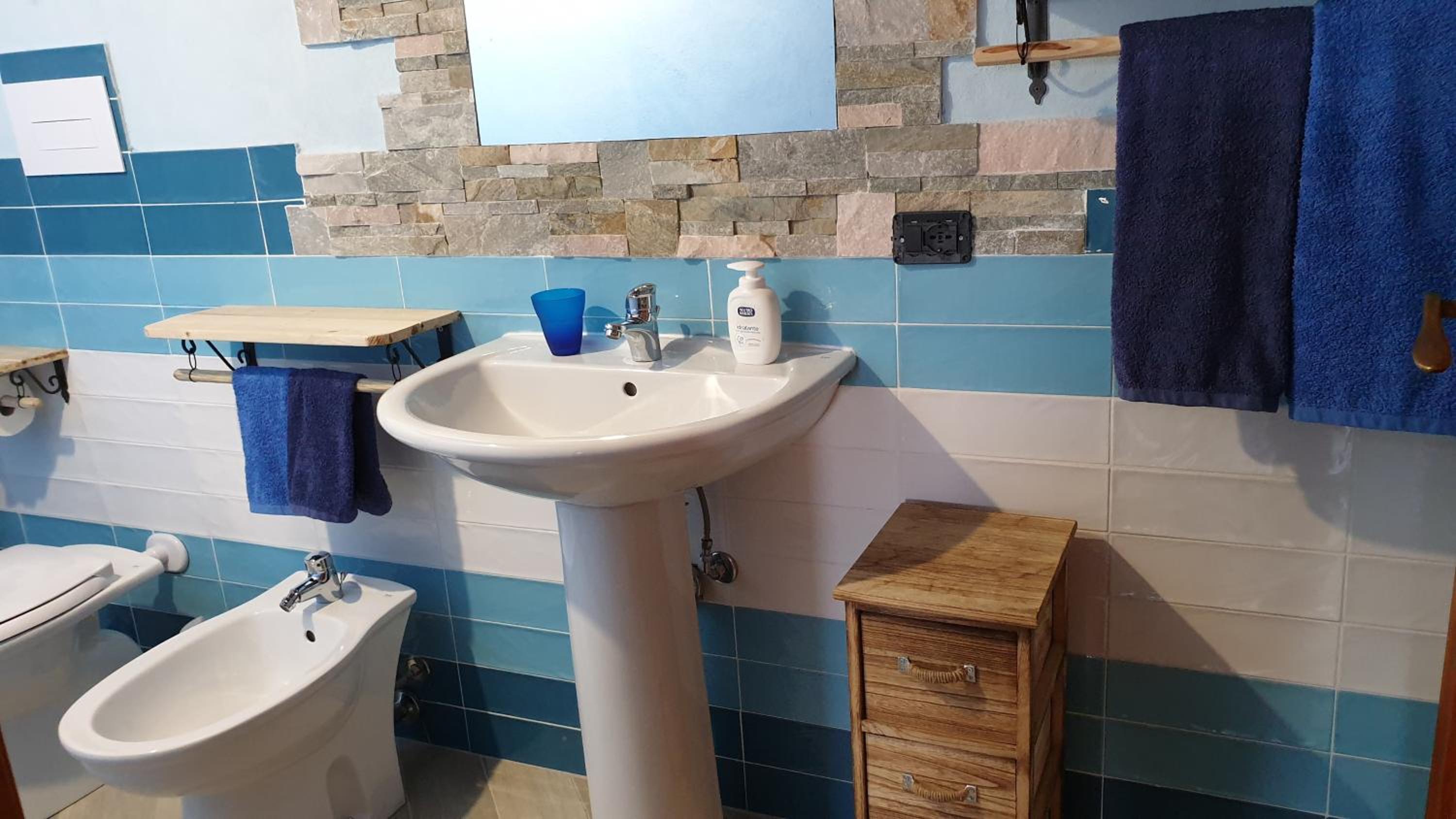 Quadruple Room with Private Bathroom photo 2