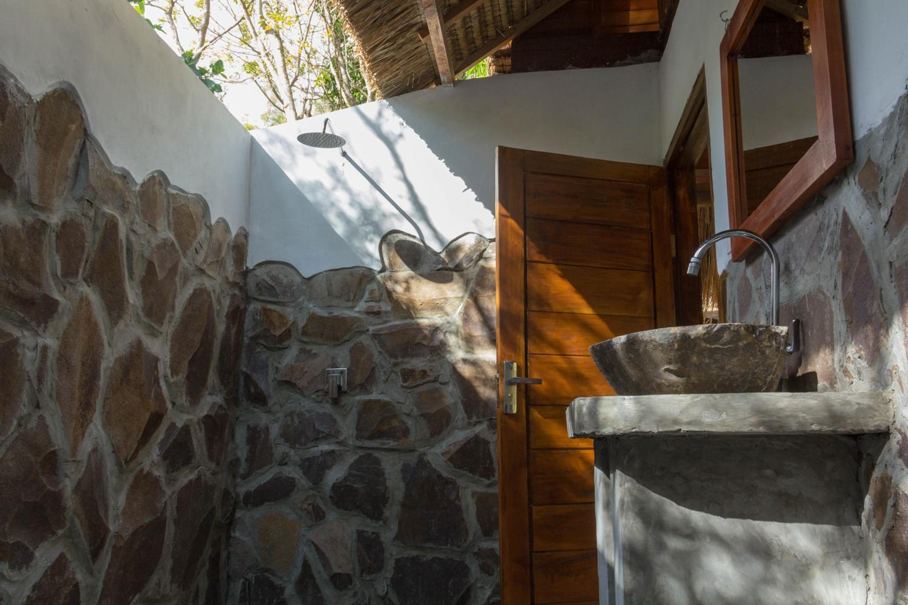Deluxe Bungalow with Garden View - Photo 7