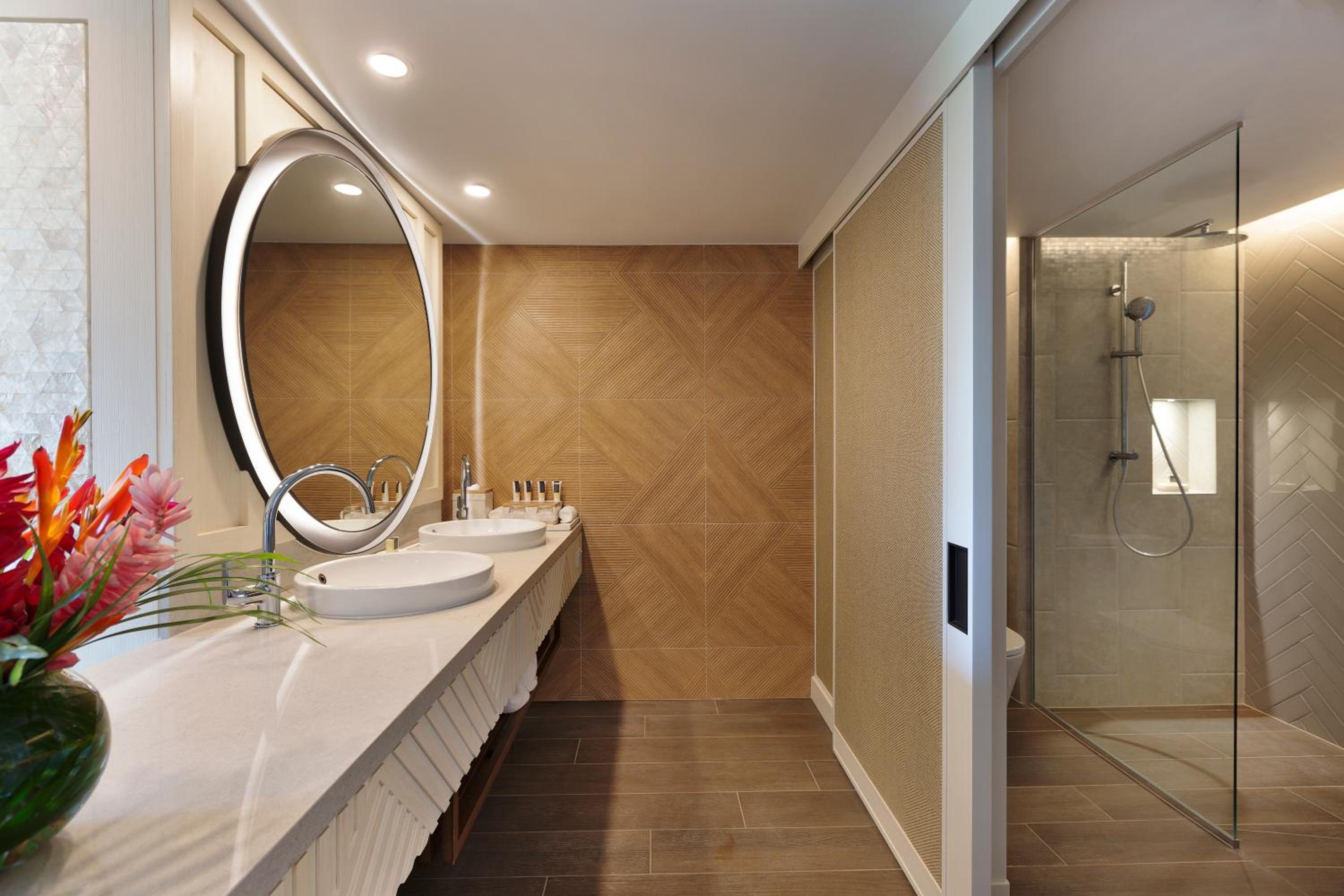 Luxury King Room with Beach Club Access photo 2