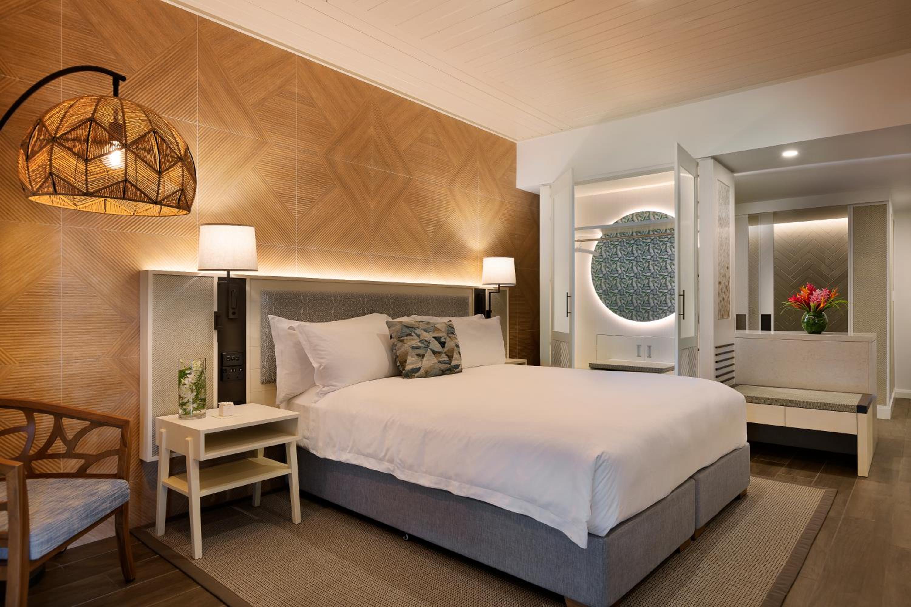 Luxury King Room with Beach Club Access photo 3