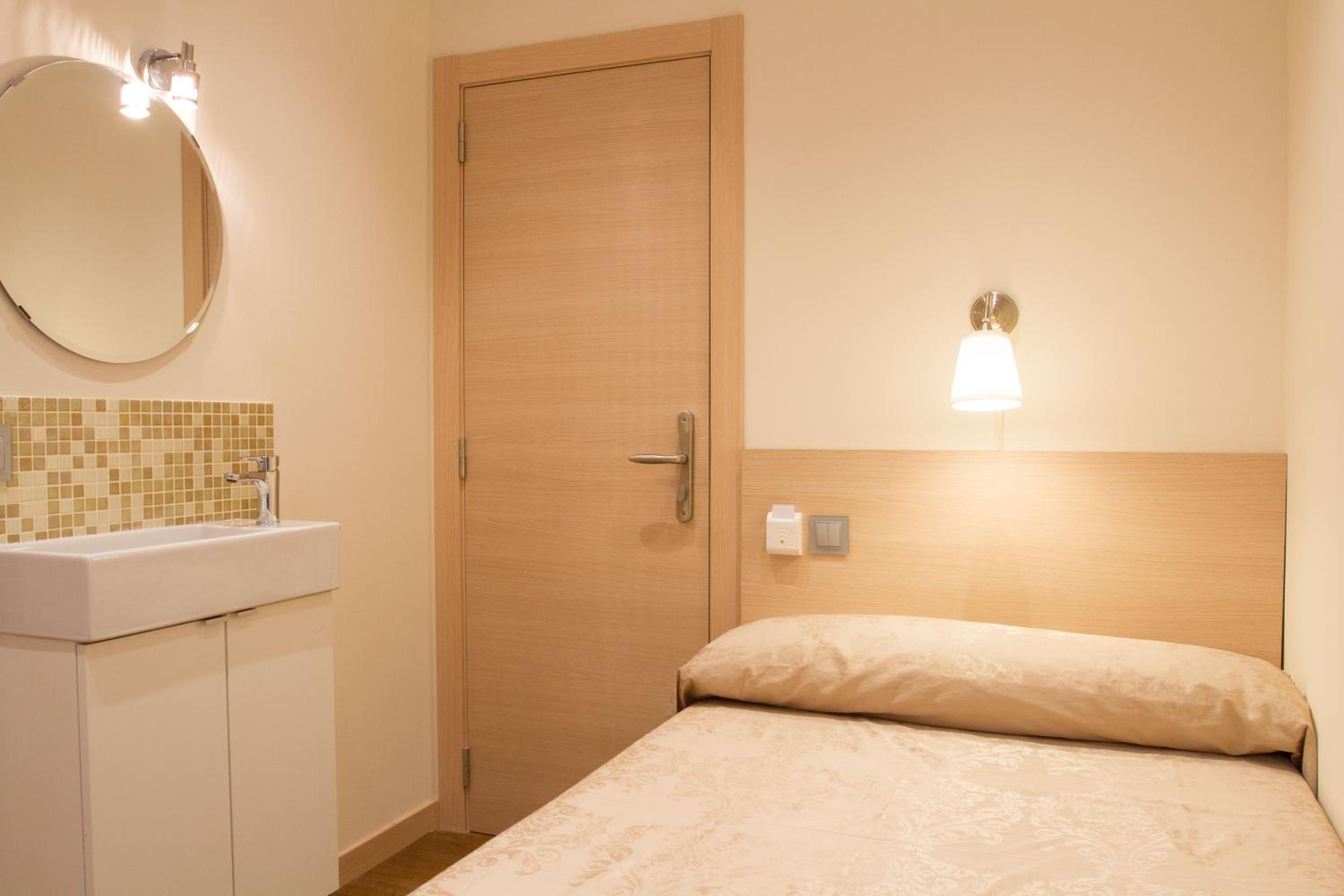 Habitación individual con baño compartido