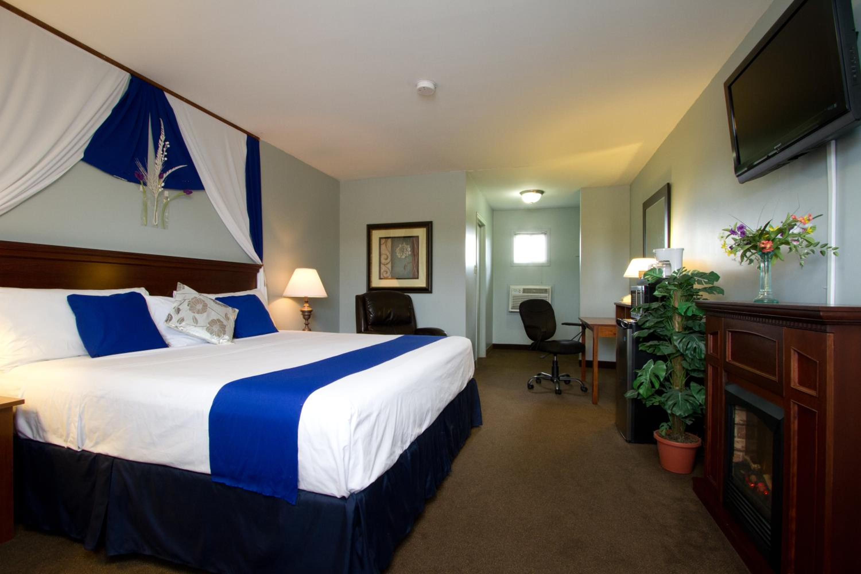 King Room - Non-Smoking photo 2