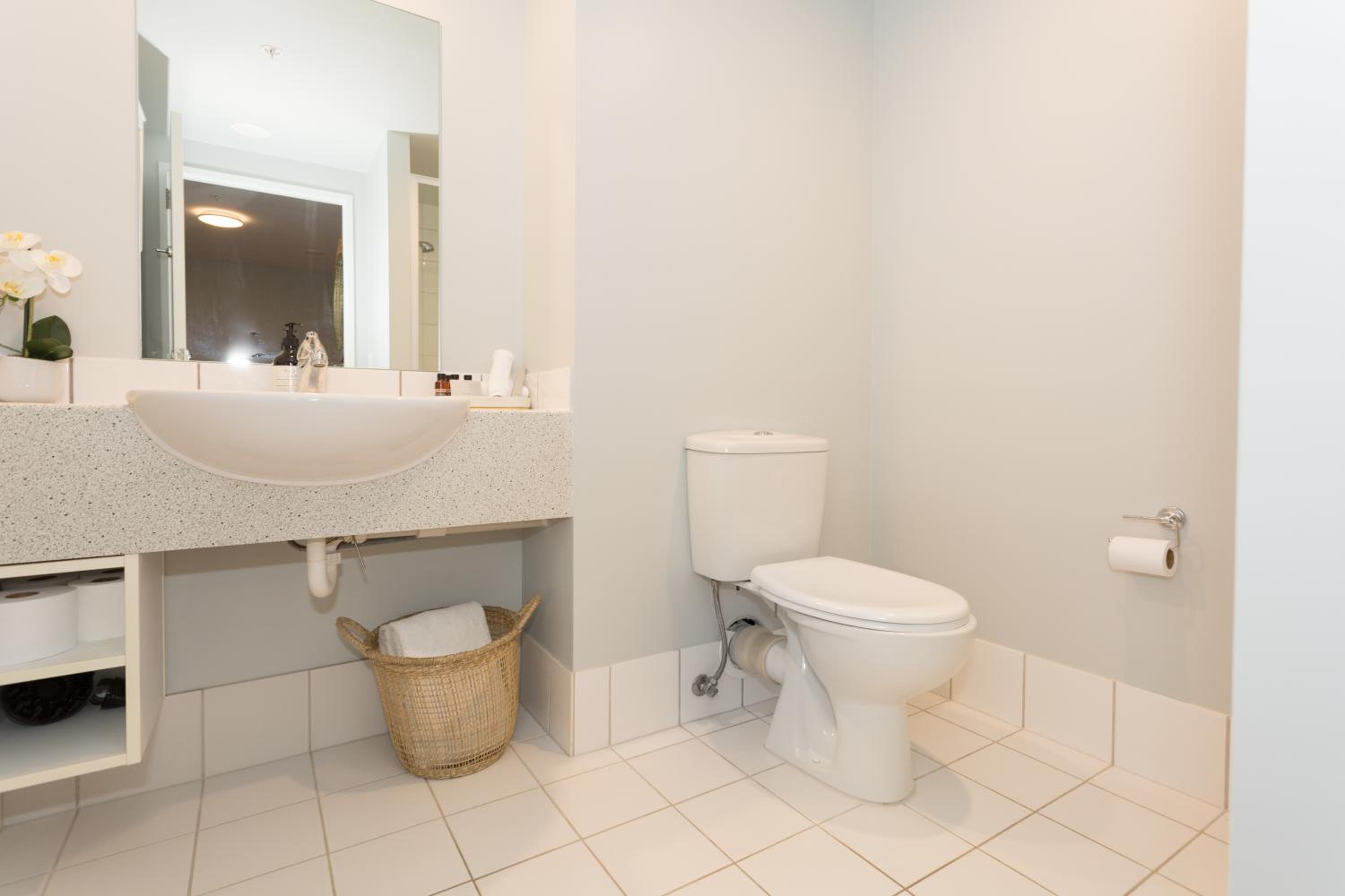 One-Bedroom Apartment - Photo 6
