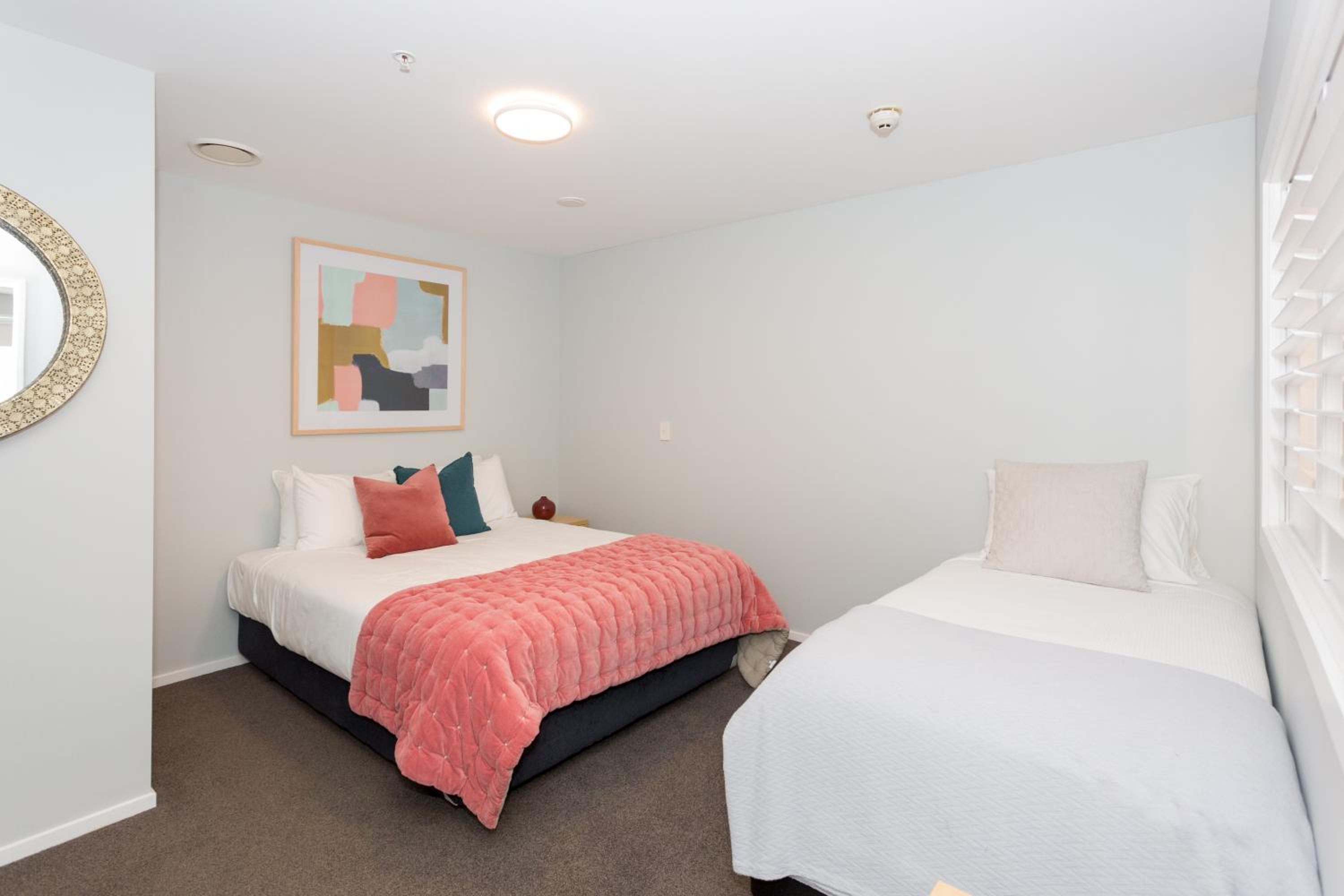One-Bedroom Apartment - Photo 3