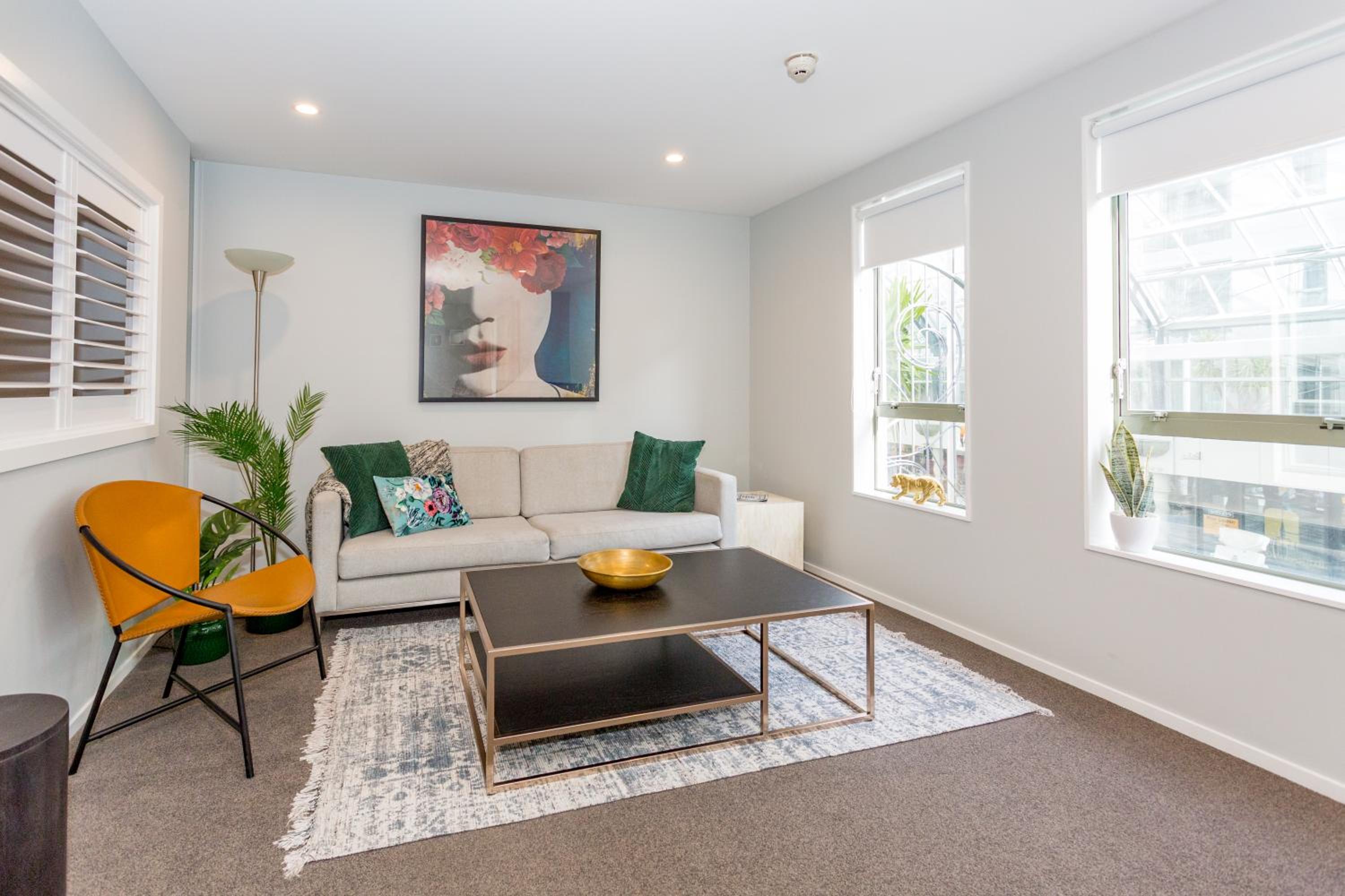 One-Bedroom Apartment - Photo 2