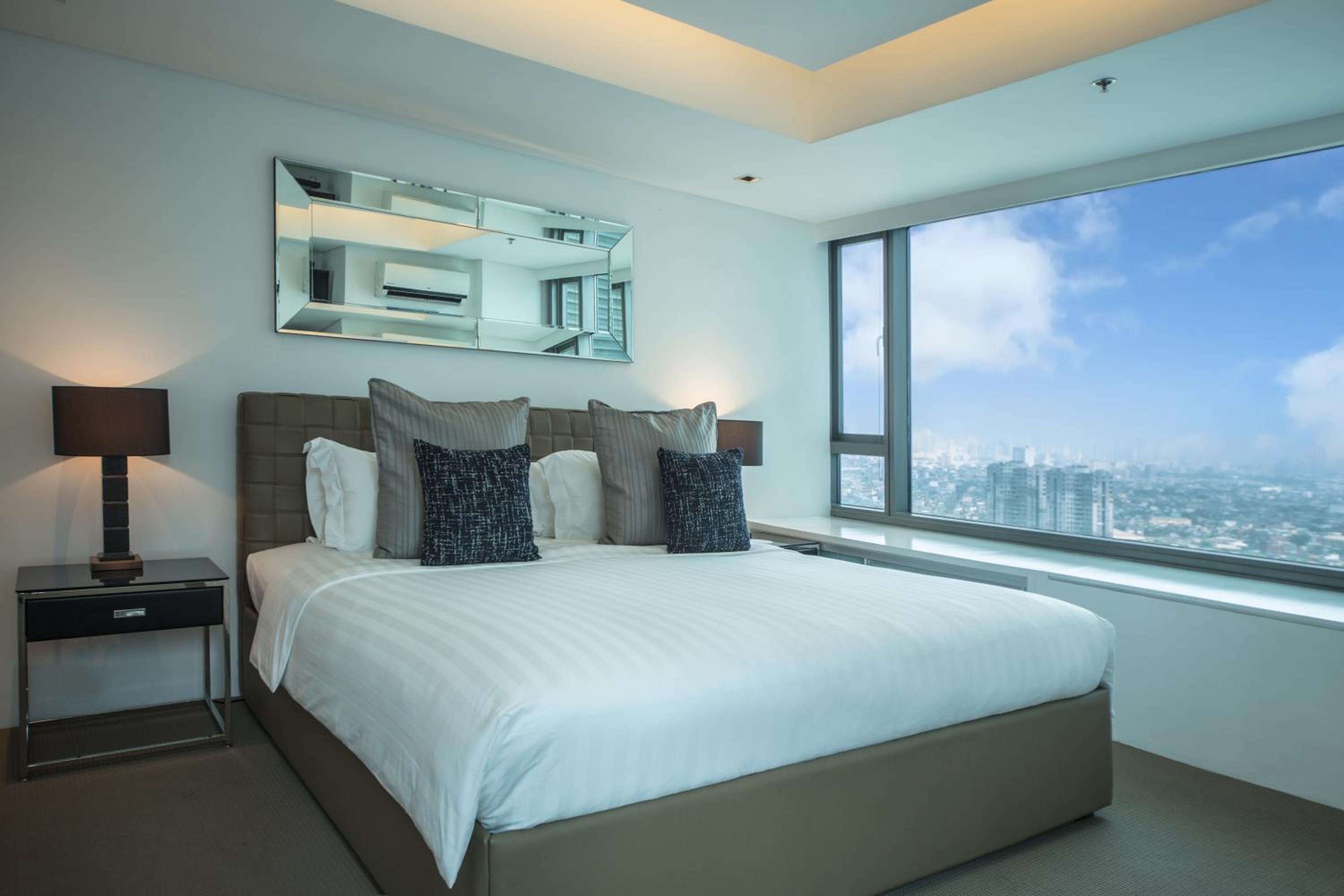 Three-Bedroom Apartment - Pool View