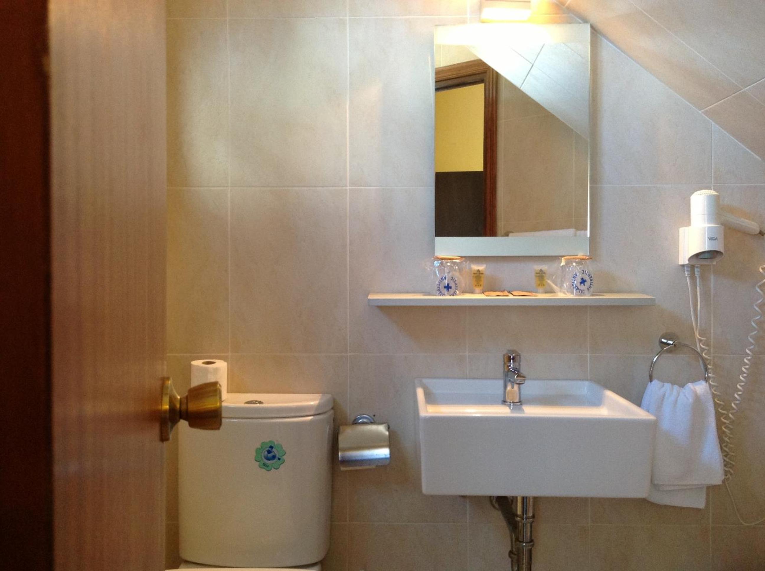 Triple Room - Photo 6