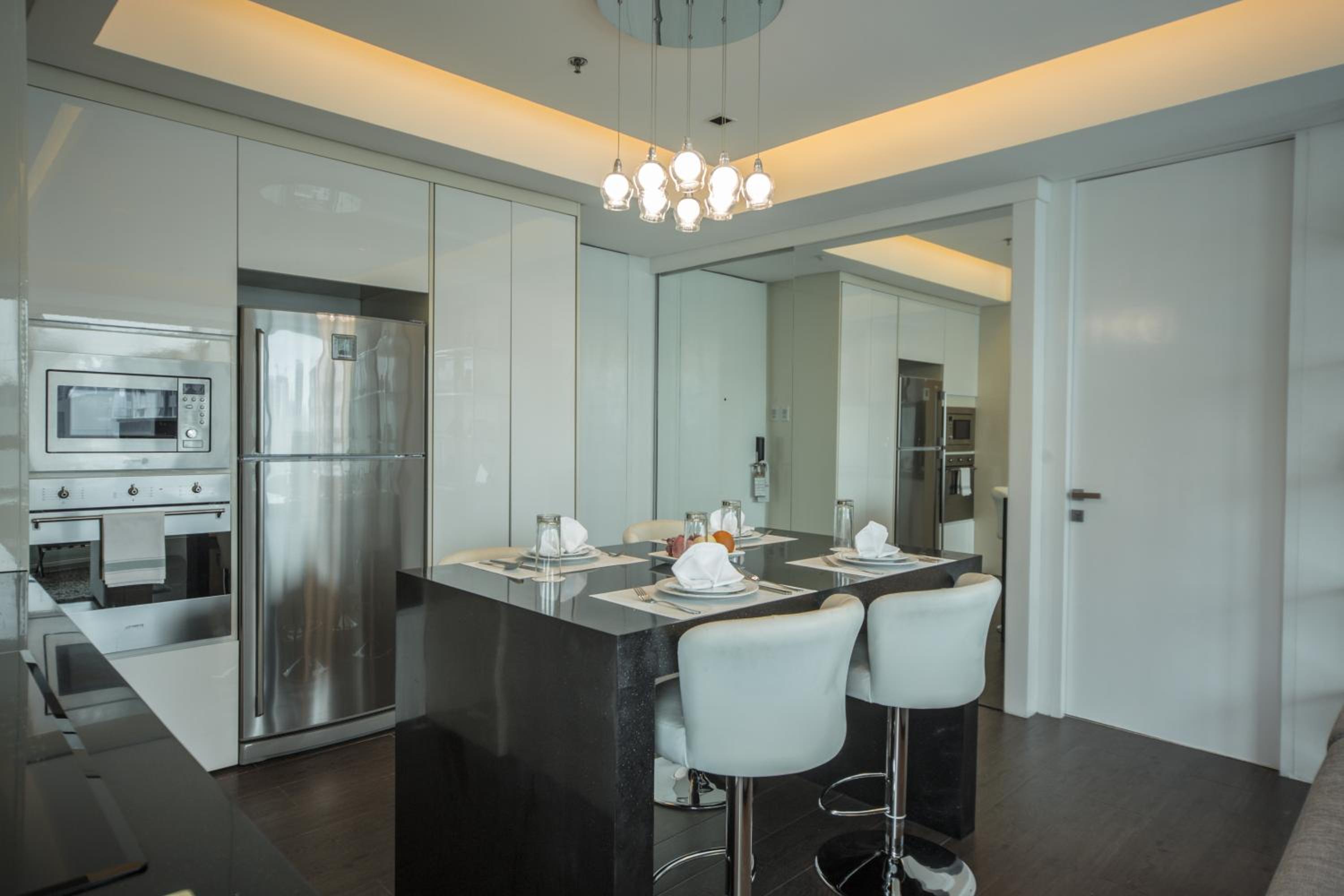 One Bedroom Suite - The Welcome Home Safe-cation Package photo 3