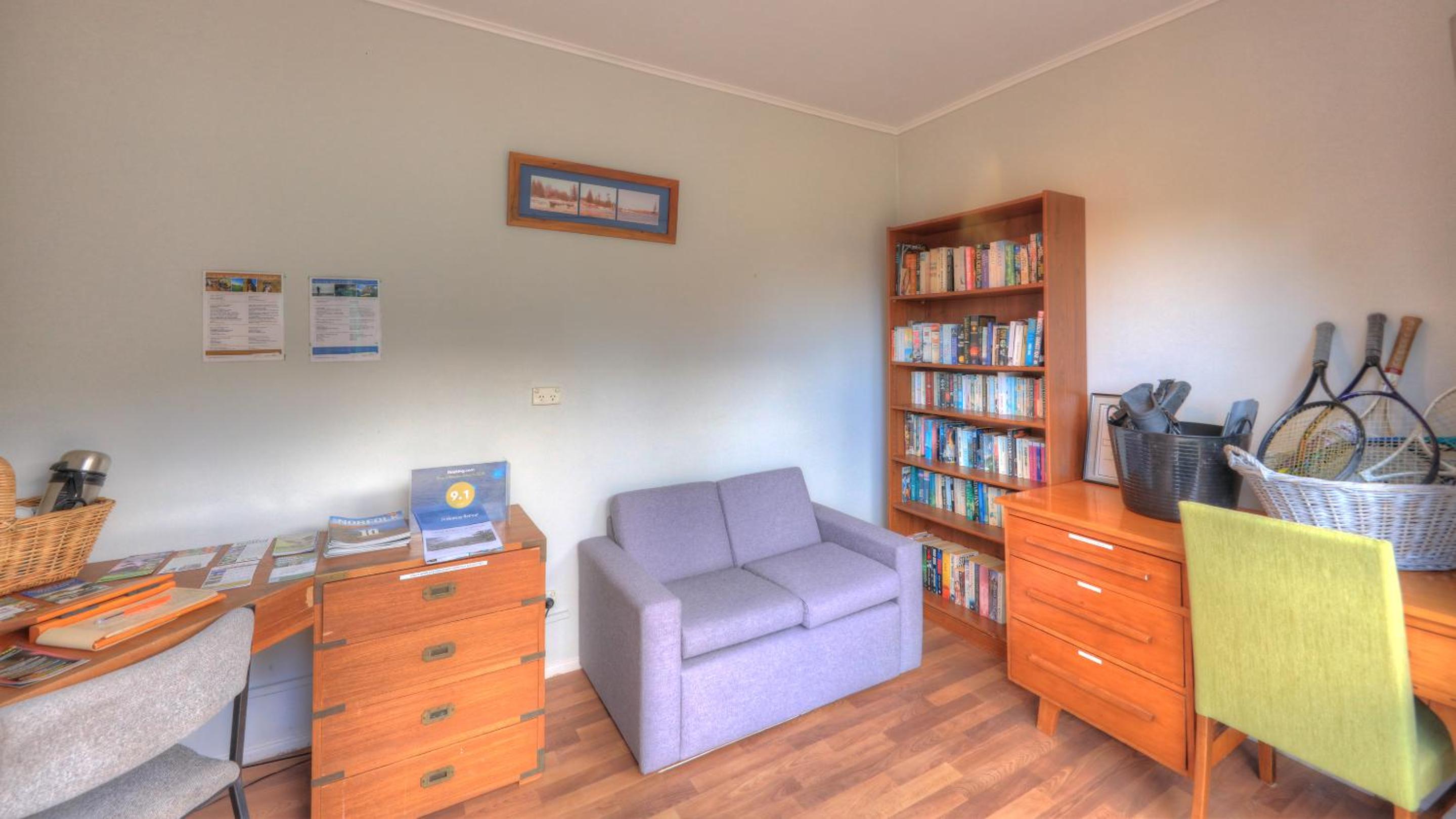 One-Bedroom Apartment photo 1