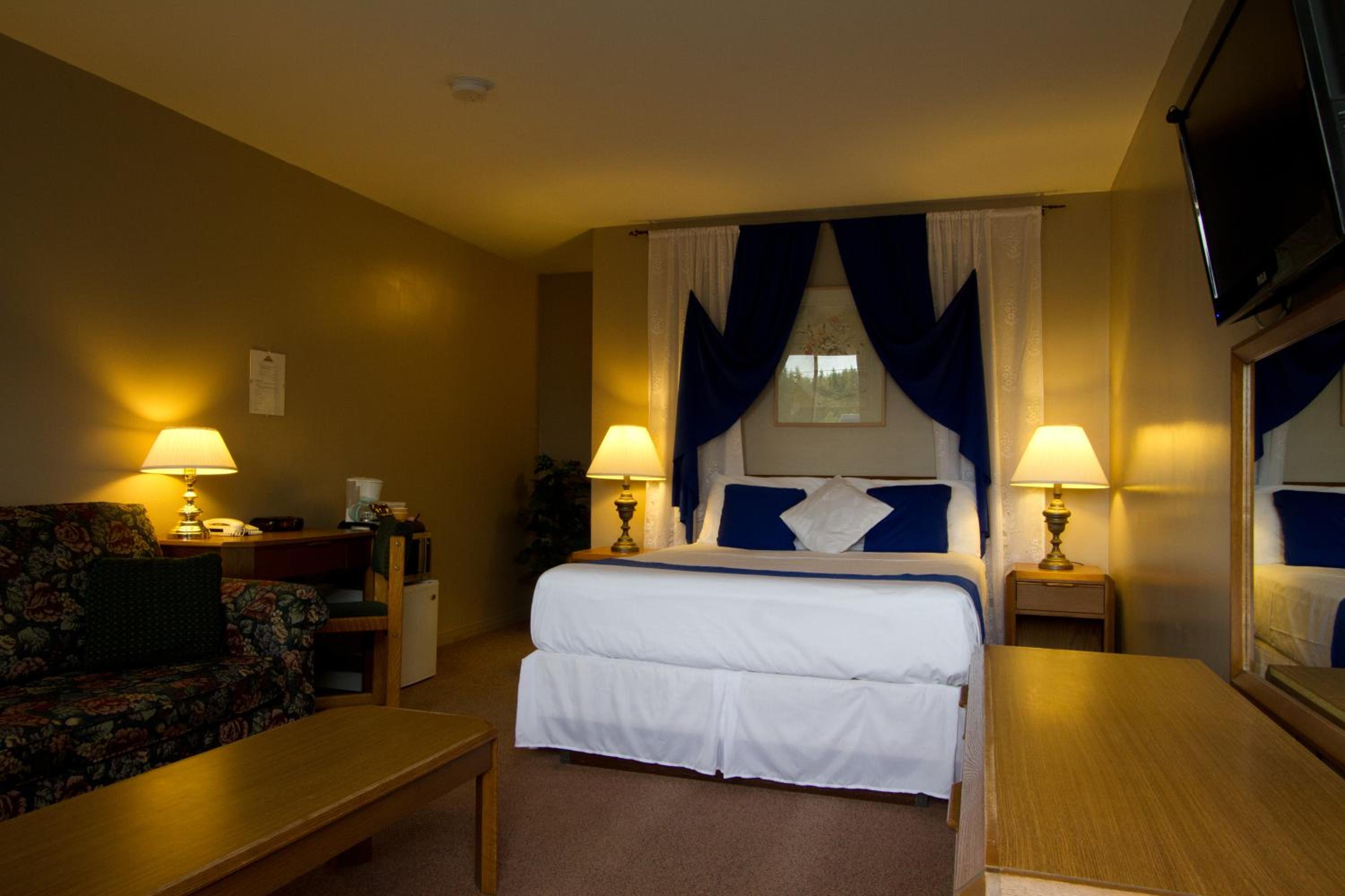 Queen Room - Non-Smoking photo 2