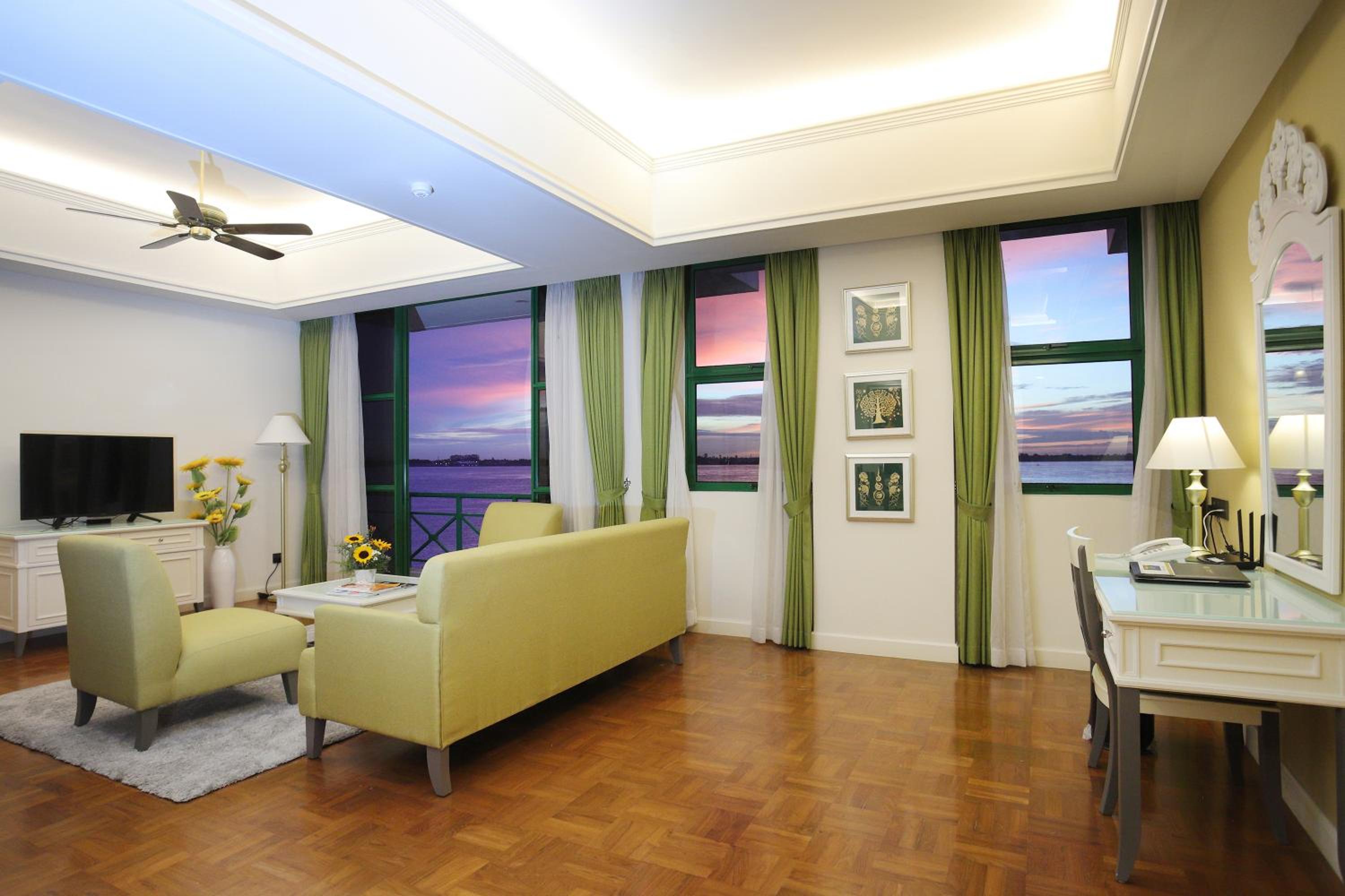 Two-Bedrooms Executive - Photo 12