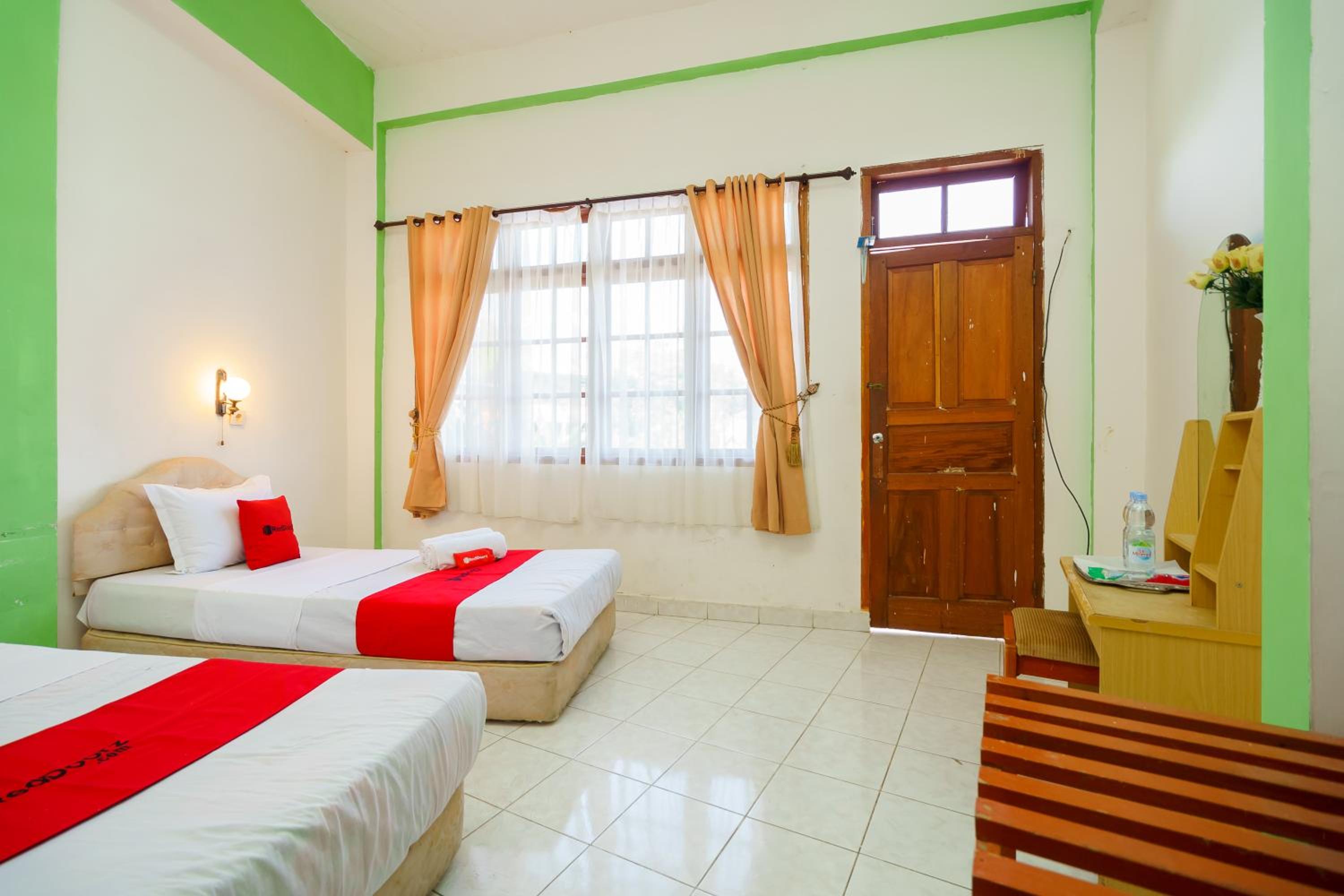 Twin Room - Photo 3