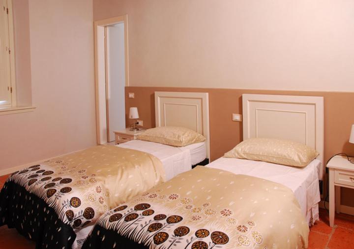 Twin Room with Private Bathroom photo 1