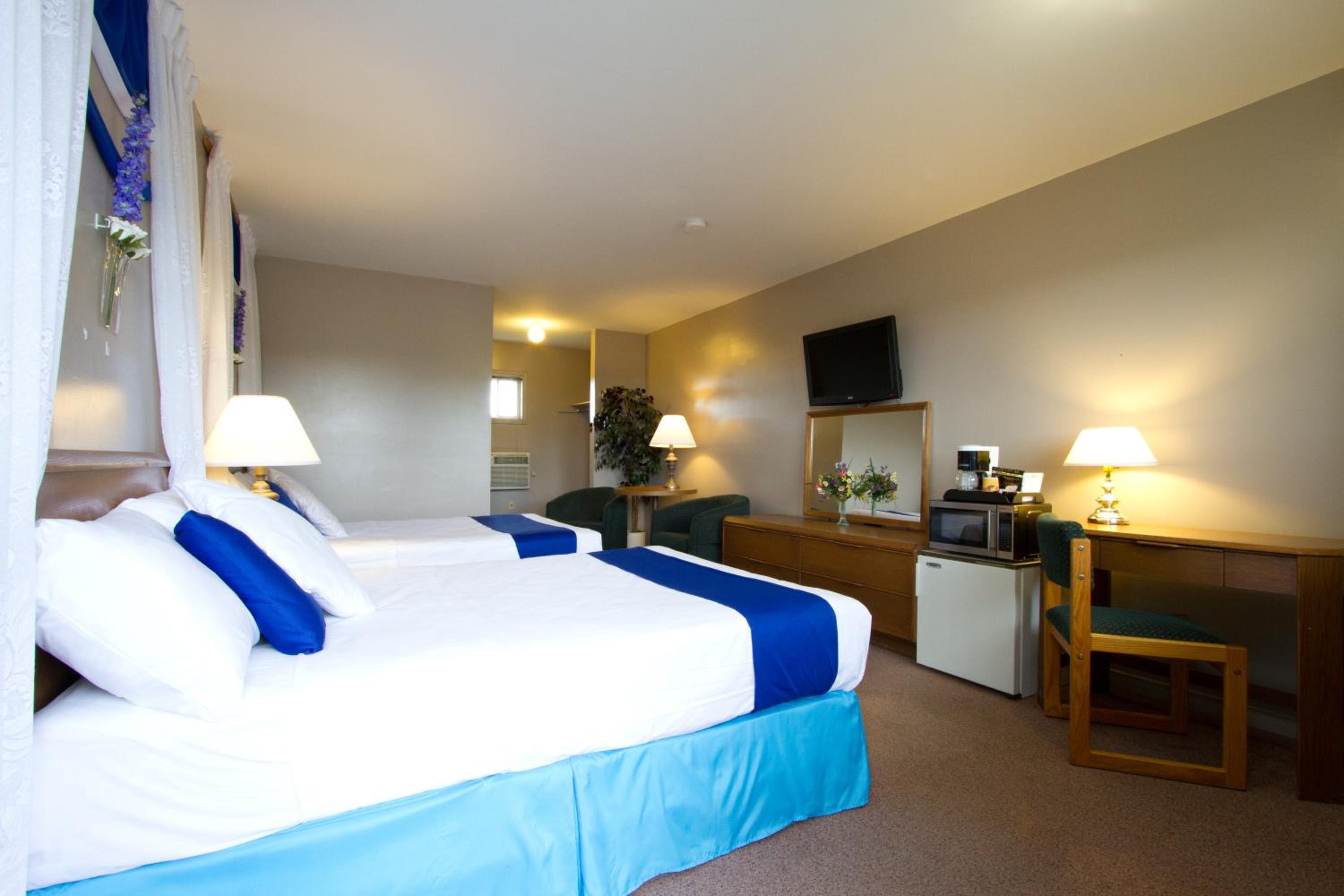 Double Room with Two Double Beds - Non-Smoking photo 2