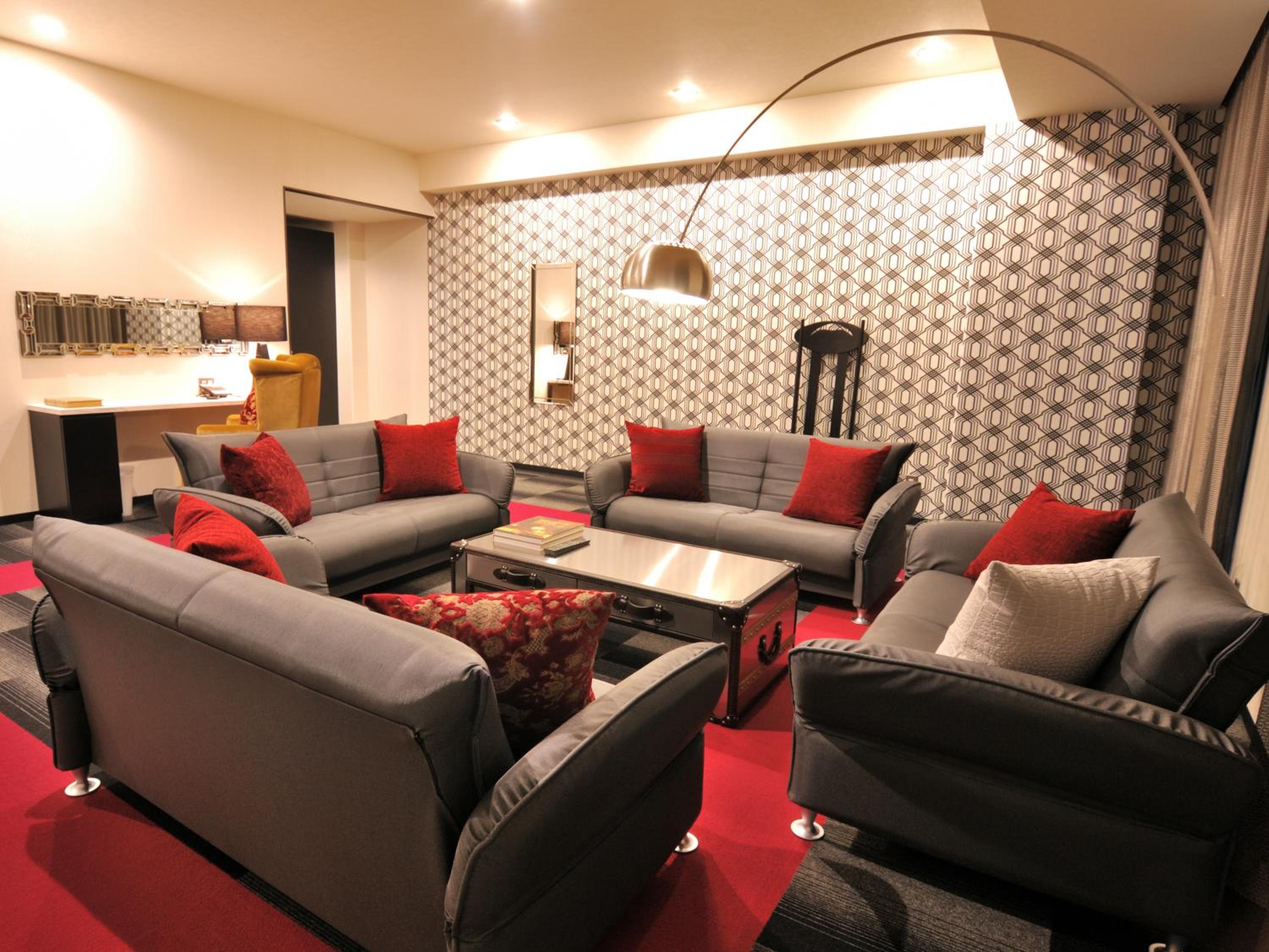 Suite(Two Double Beds + Five Sofa Beds) - Non-Smoking