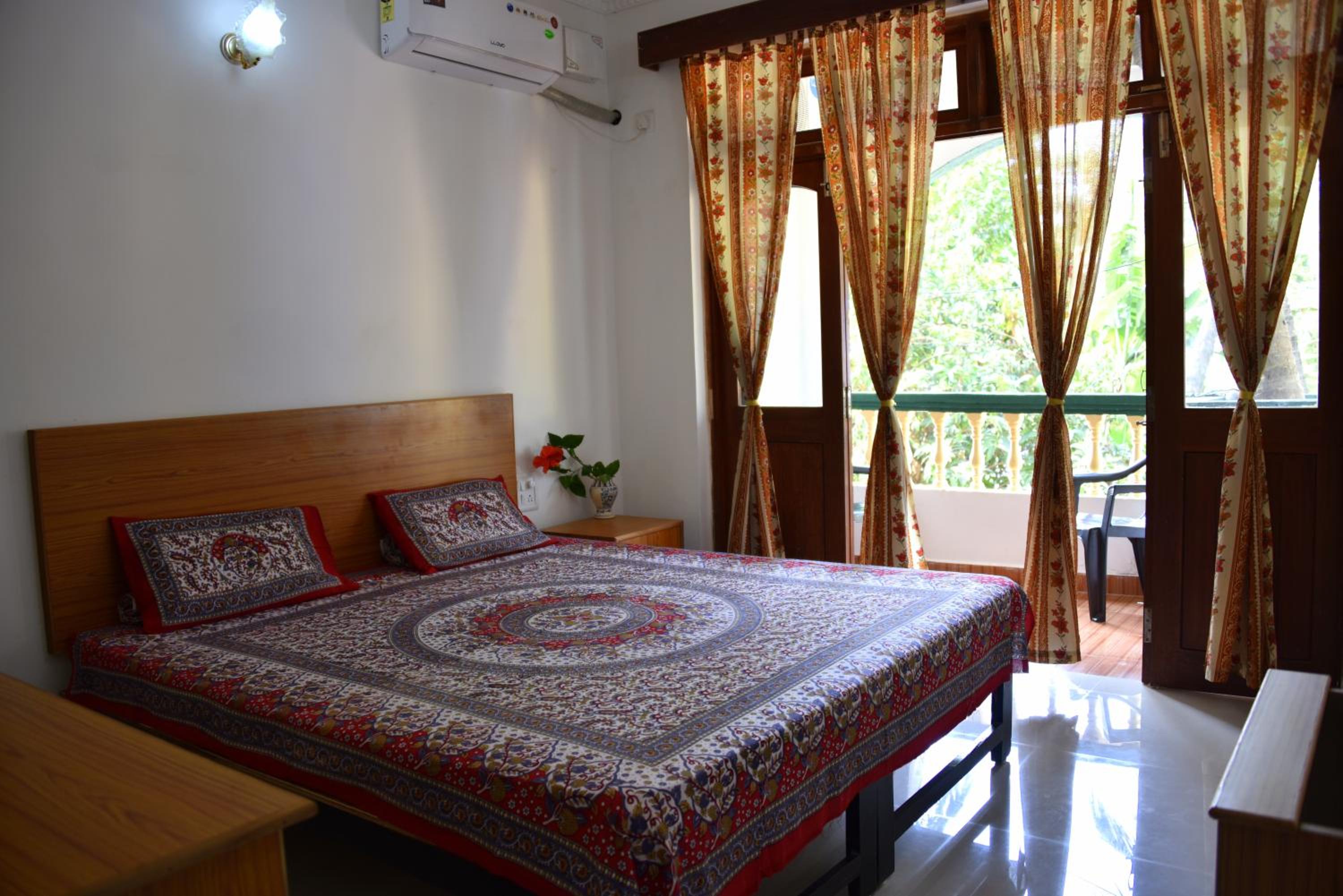 Deluxe Room (2 Adults + 1 Child) - Photo 5