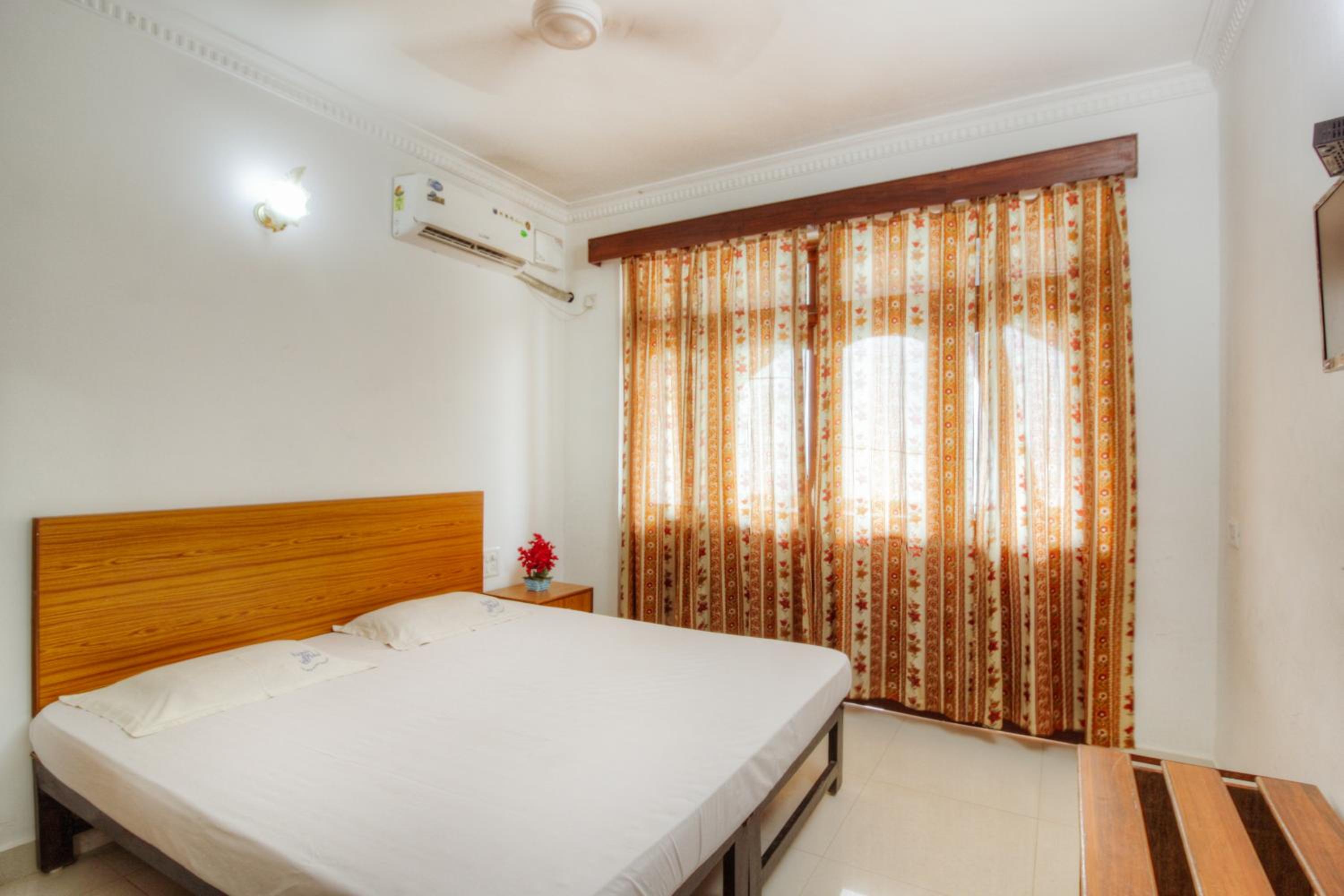 Deluxe Room (2 Adults + 1 Child) - Photo 4