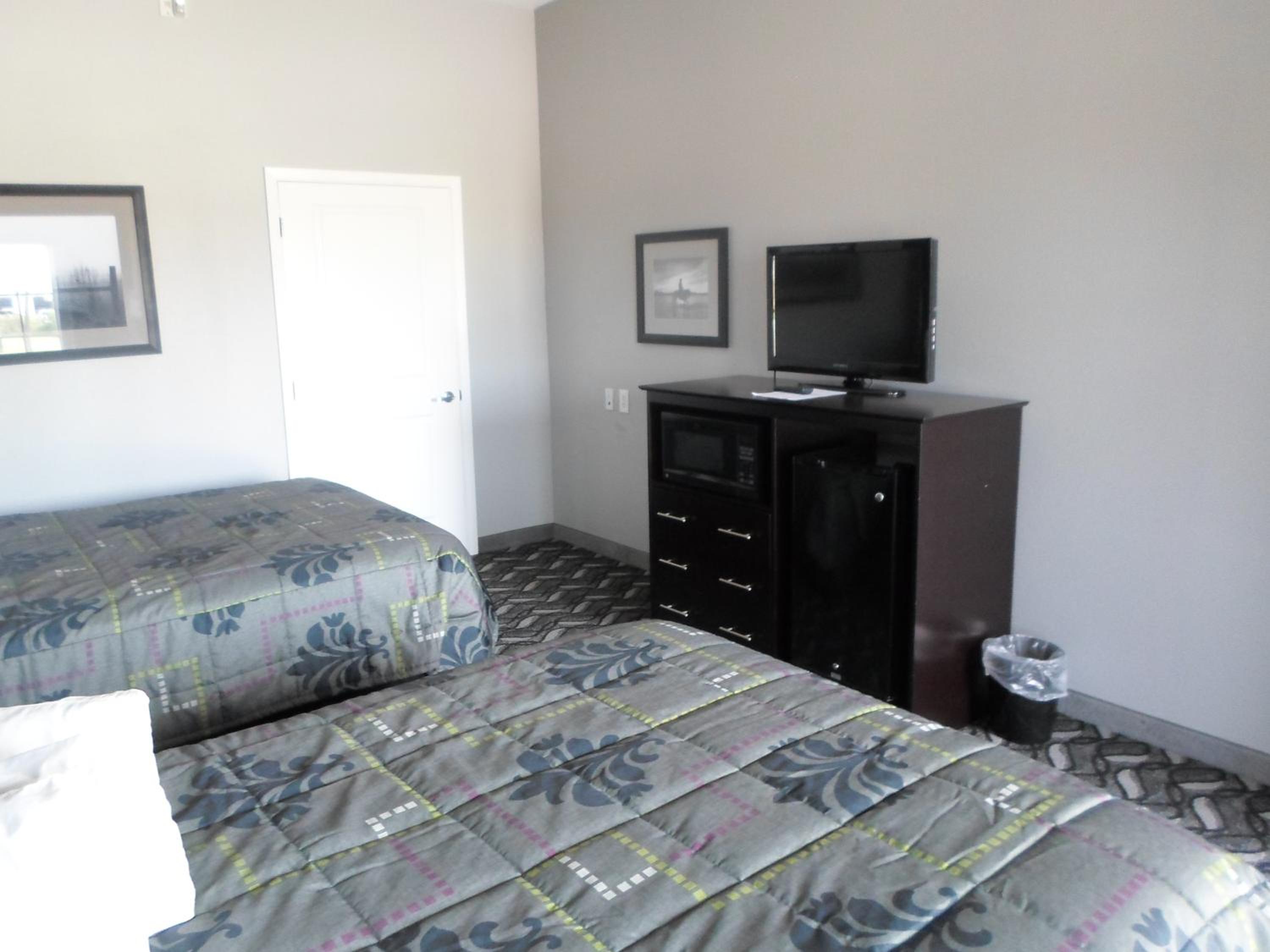 Queen Room with Two Queen Beds - Disability Access photo 2