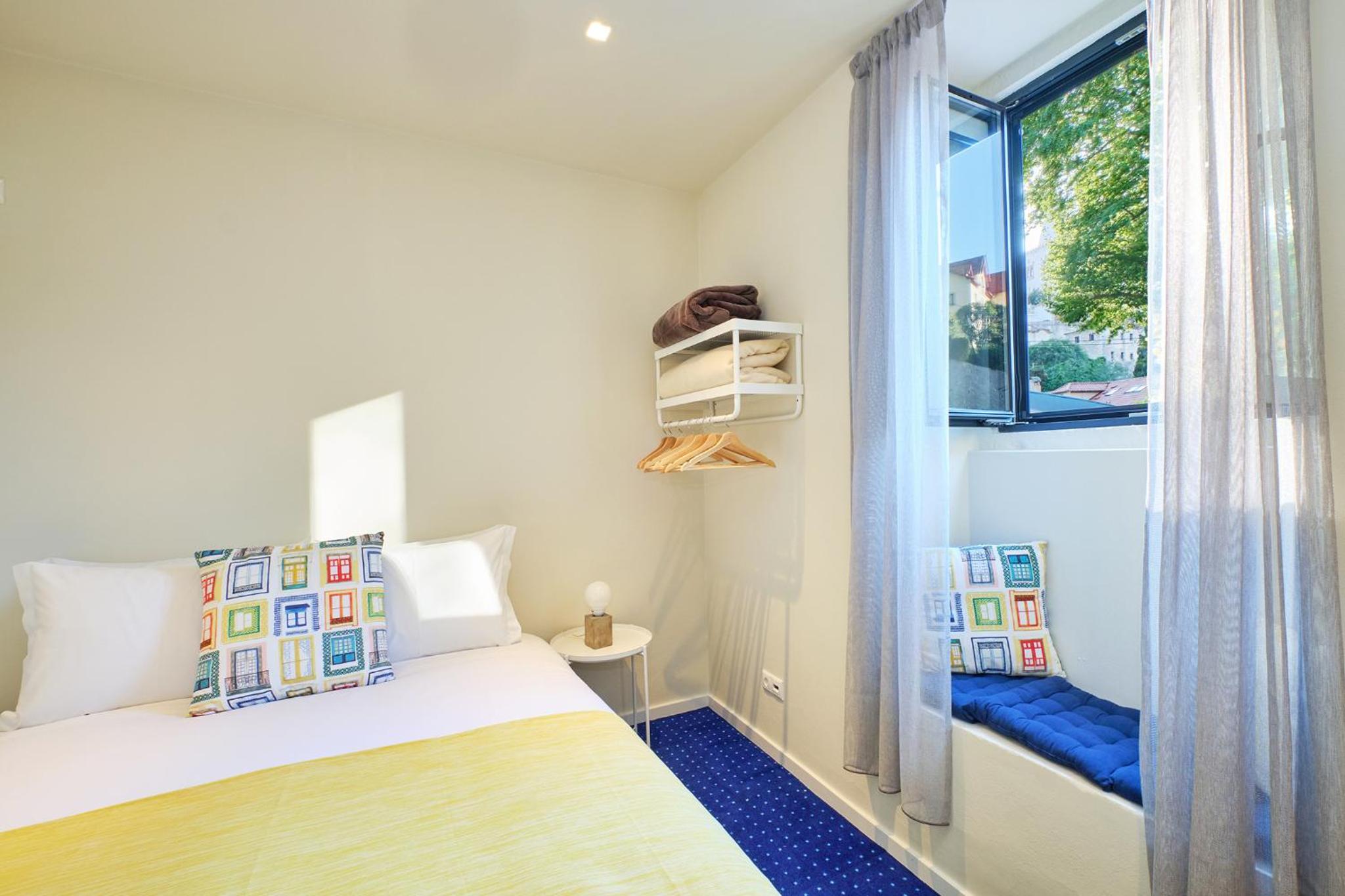 One-Bedroom Apartment - Photo 3