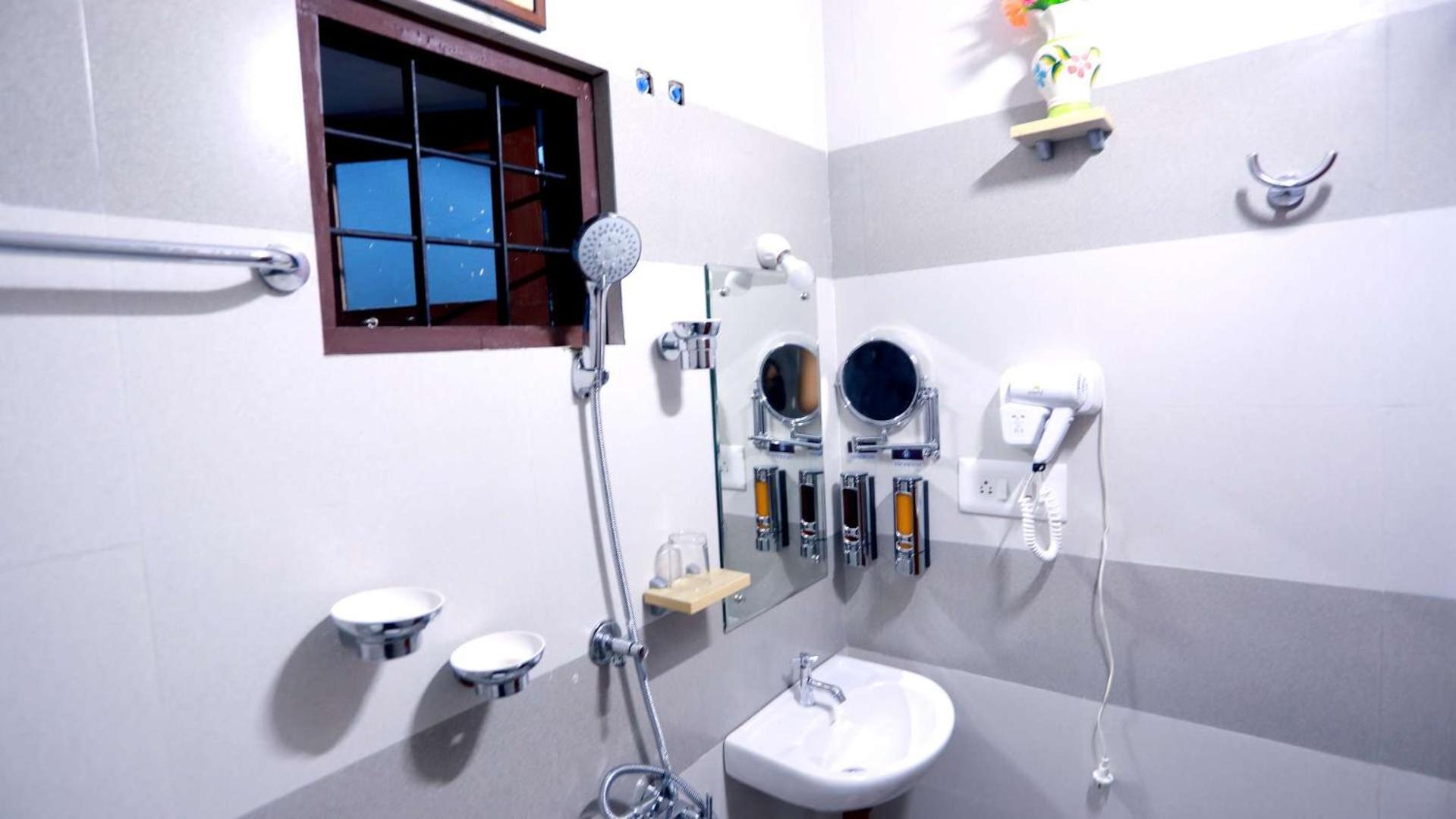 Deluxe Double Room - Photo 35