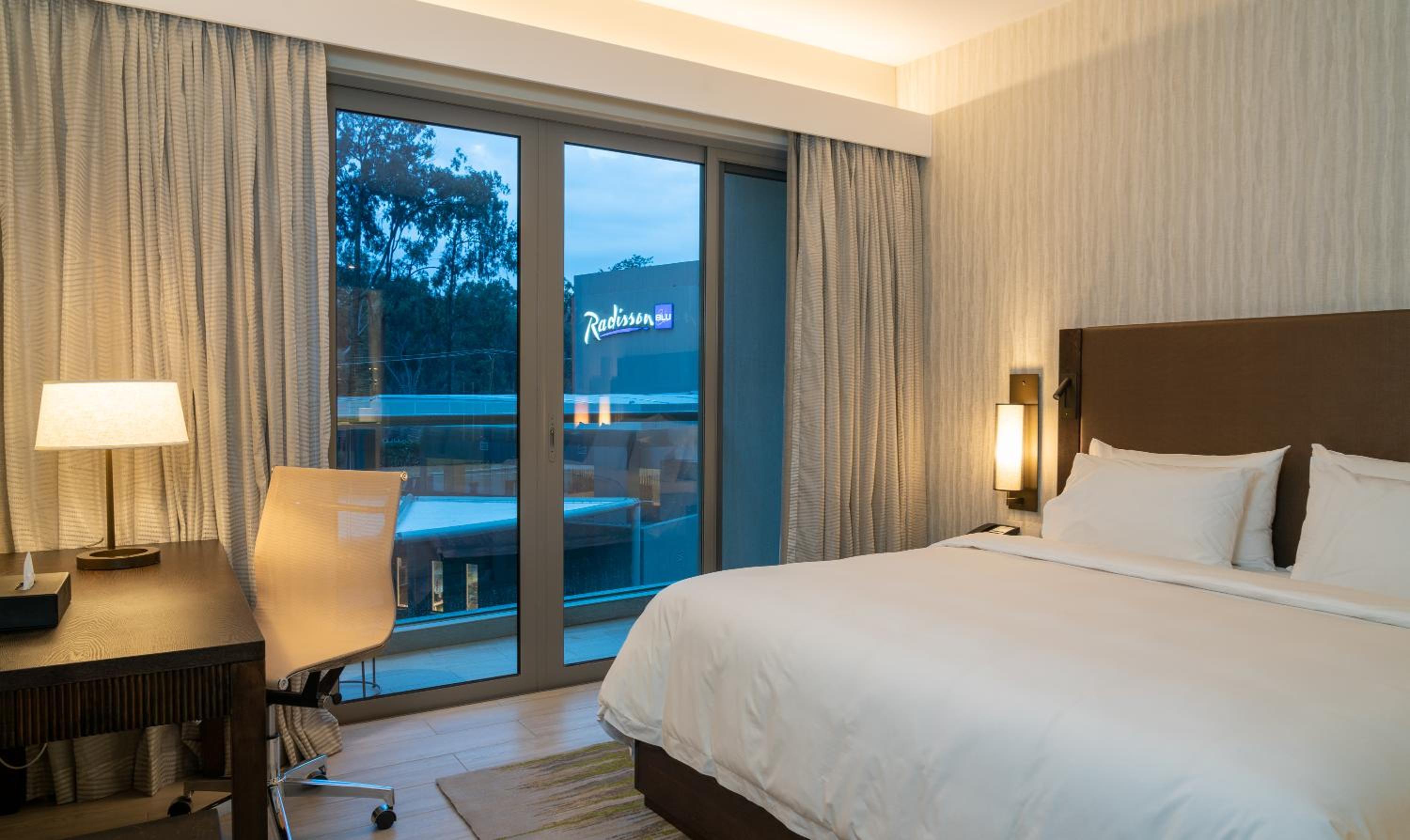 One-Bedroom Suite - Pool View & Lounge Access - Photo 9