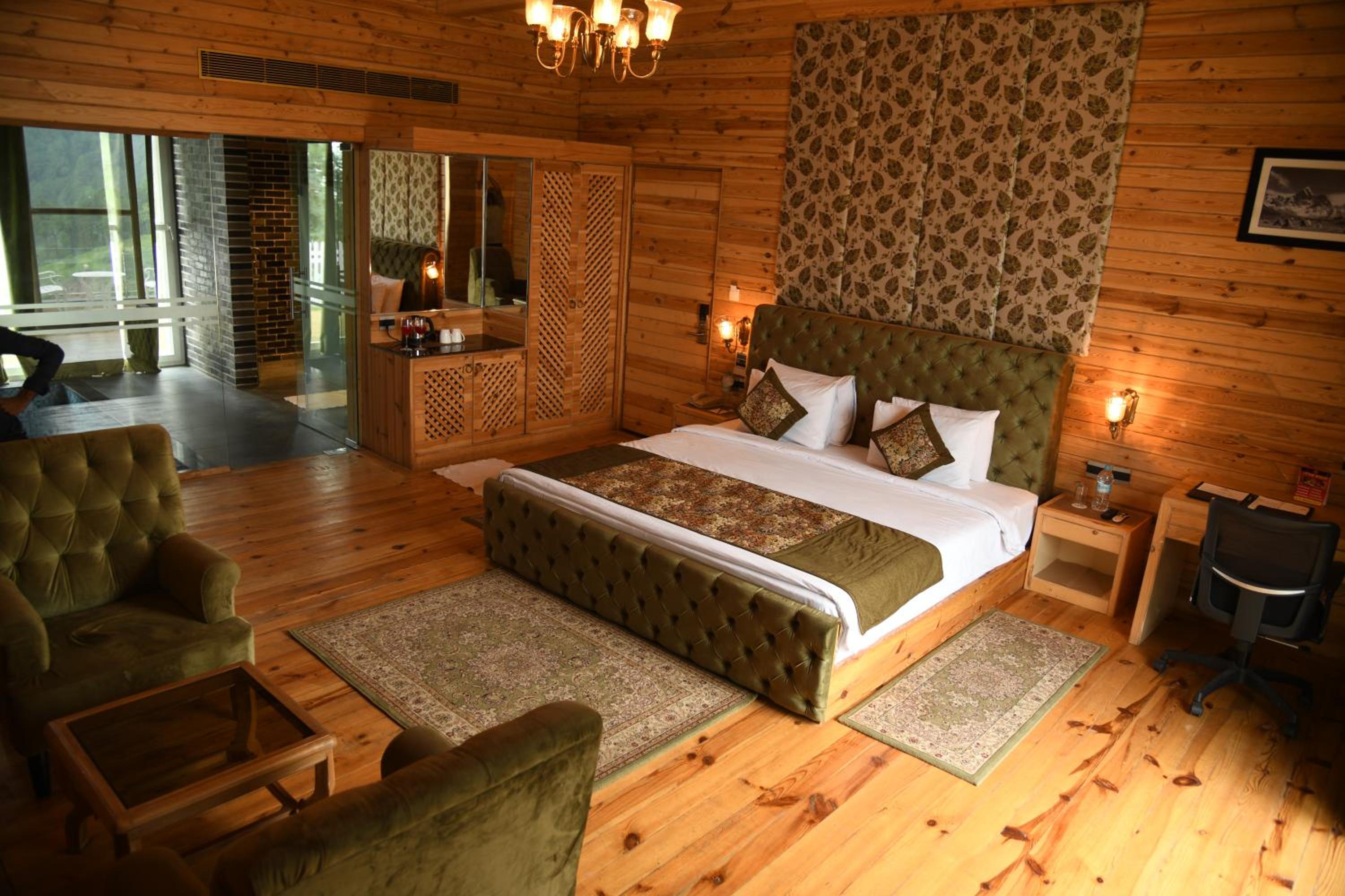 Deluxe Family Suite photo 1