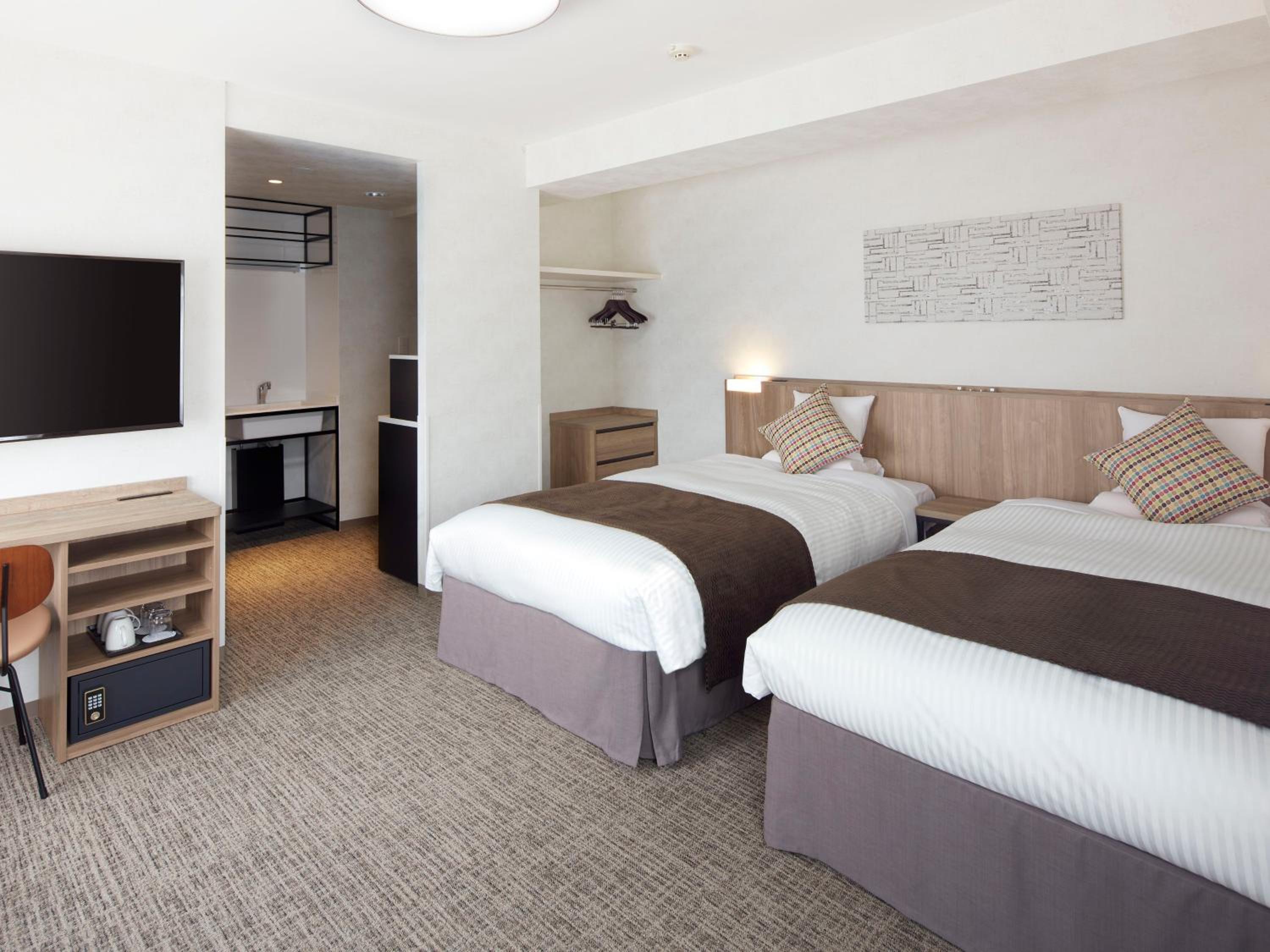 Superior Twin Room with Kitchen - Non-Smoking - House Keeping is Optional with Additional Cost photo 2