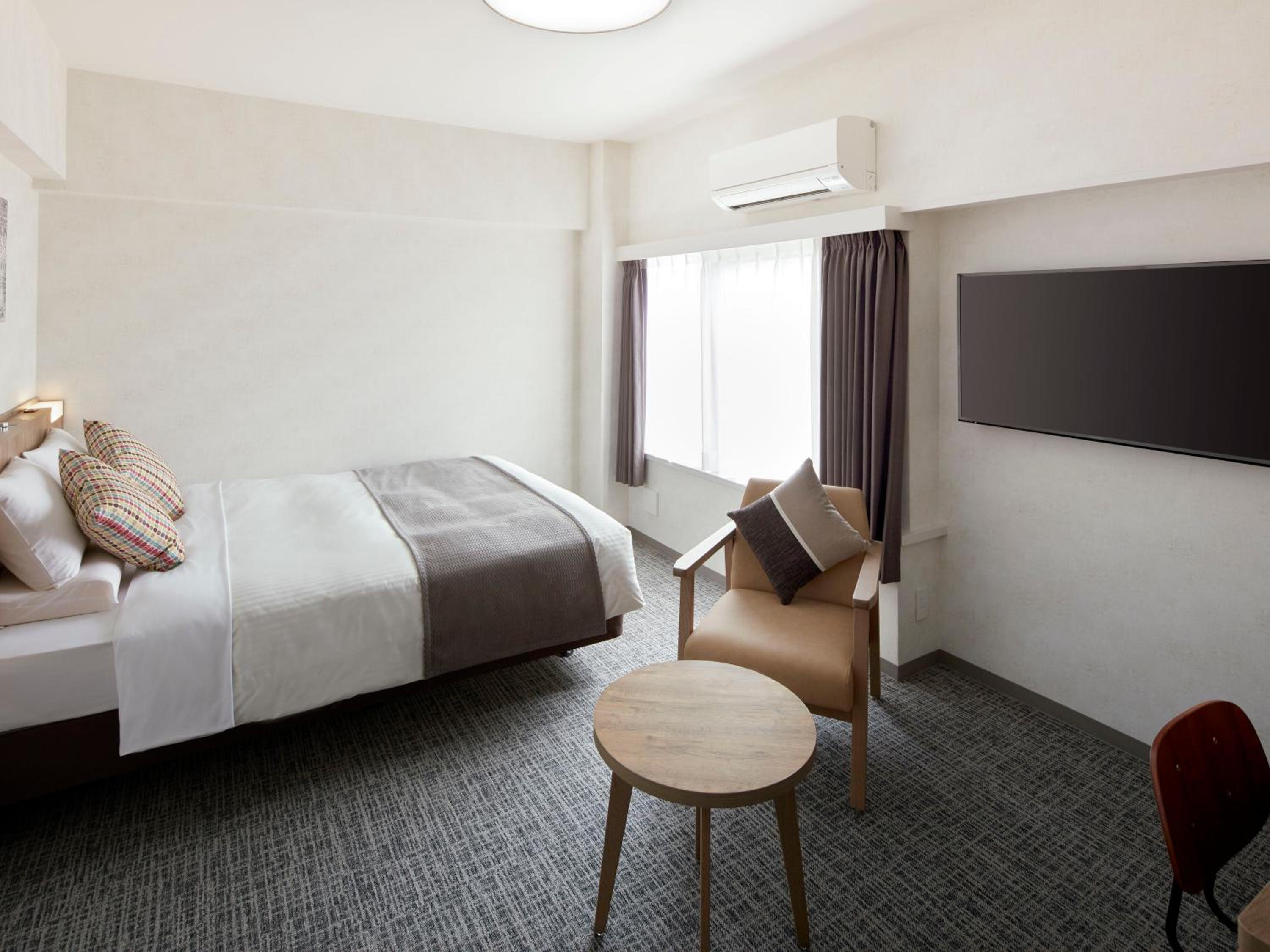 Standard Queen Room with Kitchen - Smoking - House Keeping is Optional with Additional Cost photo 1