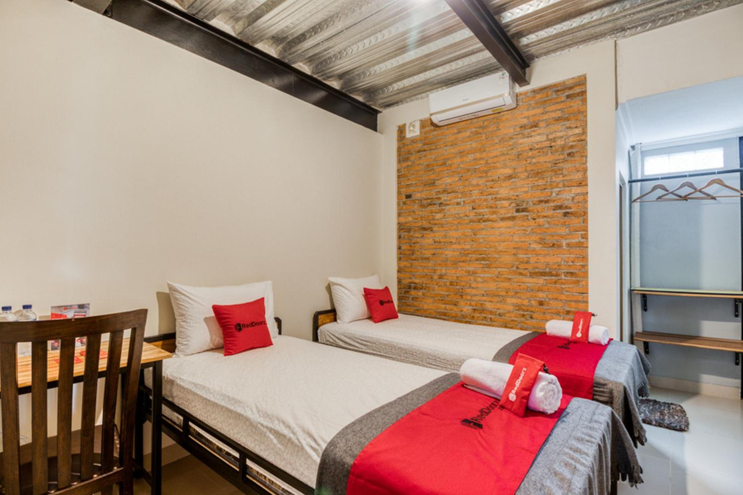 Twin Room - Photo 1