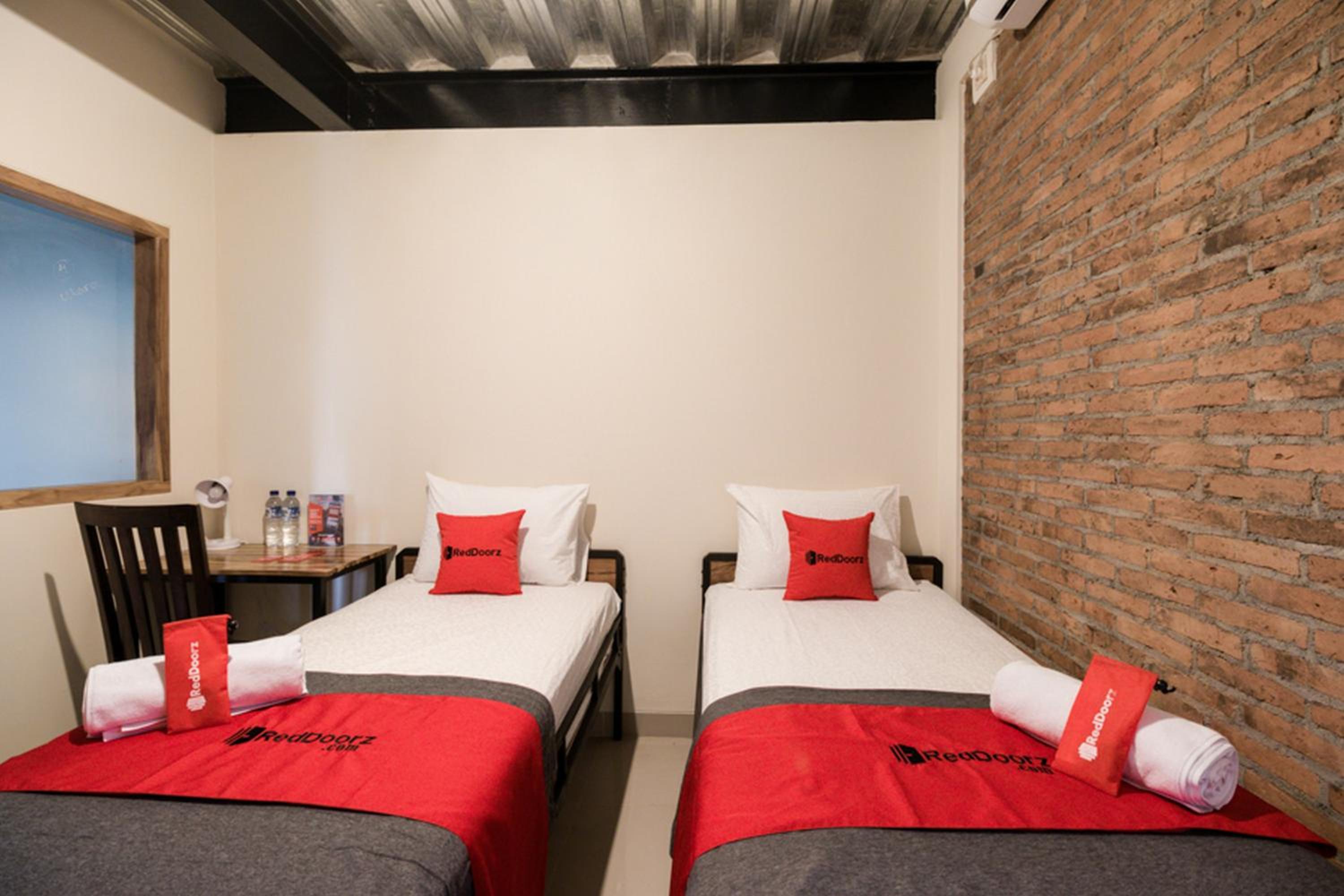 Twin Room - Photo 6