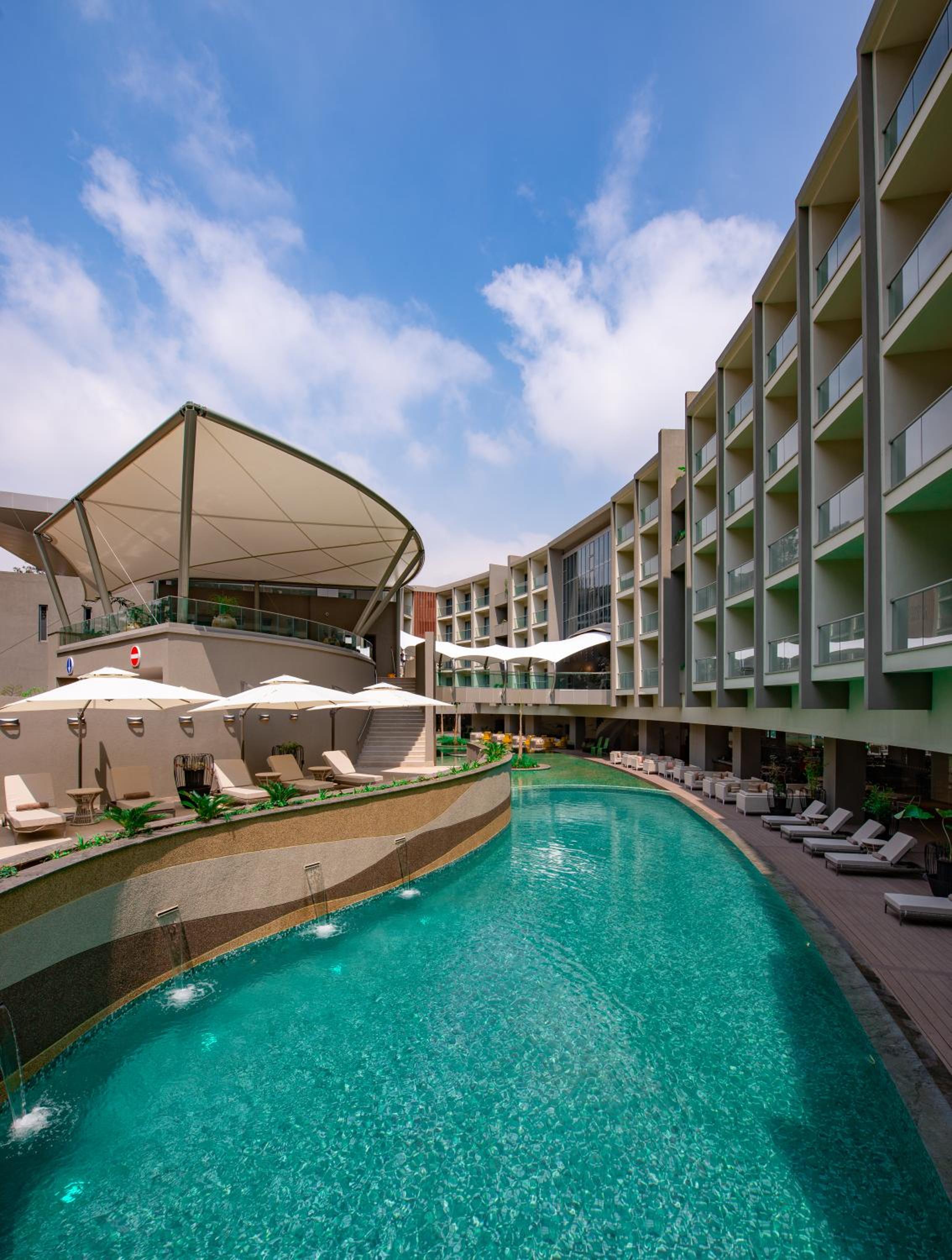 One-Bedroom Suite - Pool View & Lounge Access - Photo 10