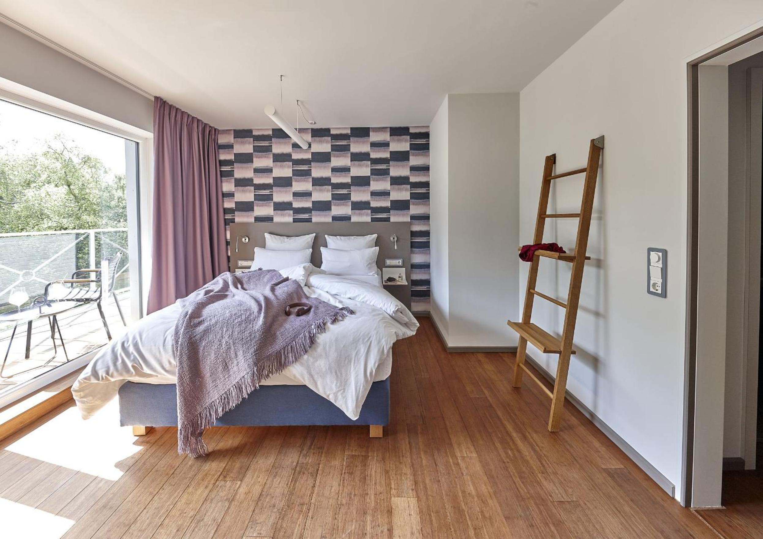 Double Room with Balcony - Photo 9