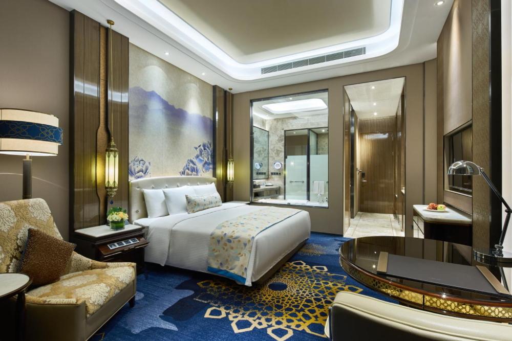 Deluxe King Room photo 1