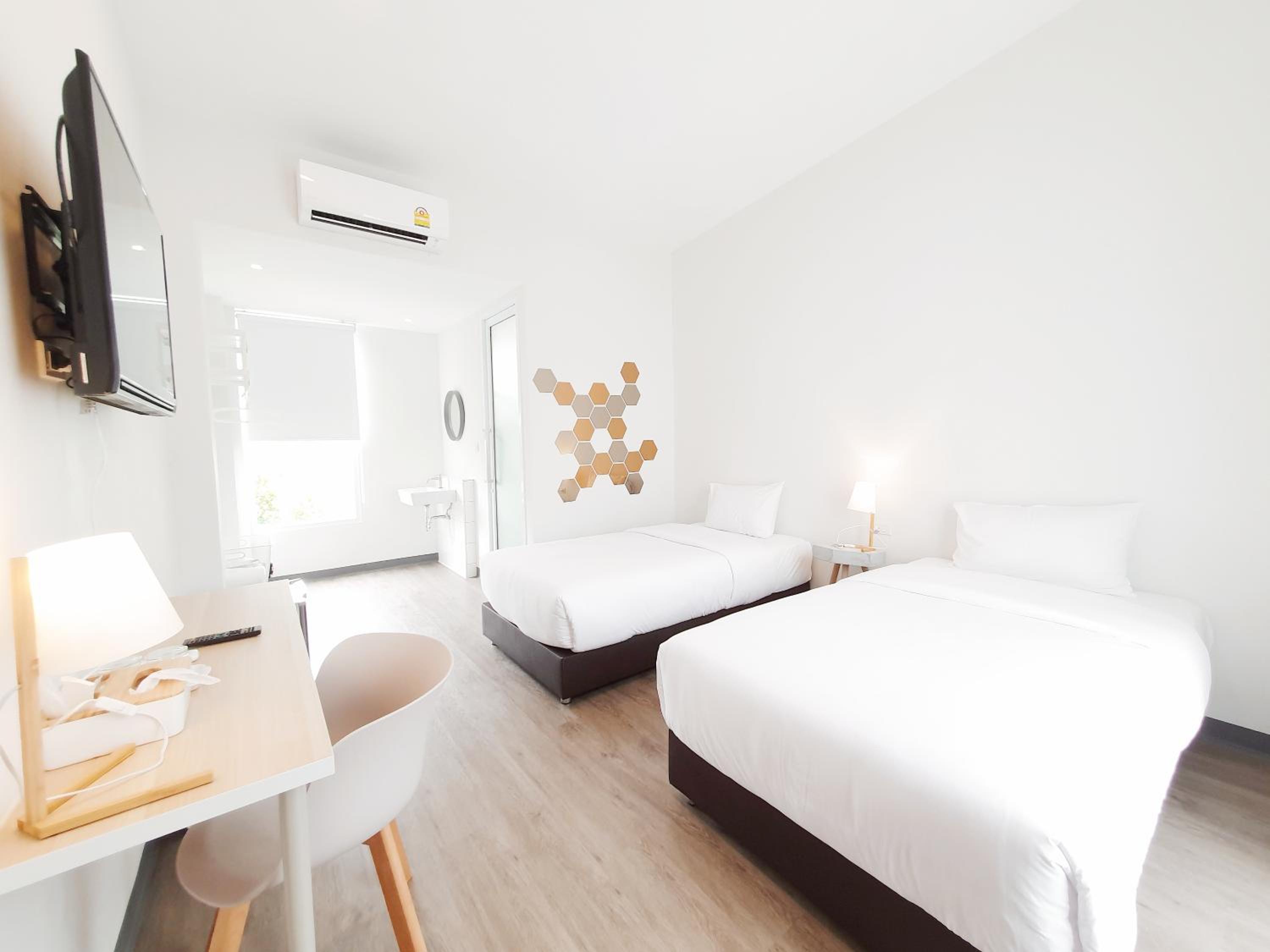 Standard Twin Room - Photo 1