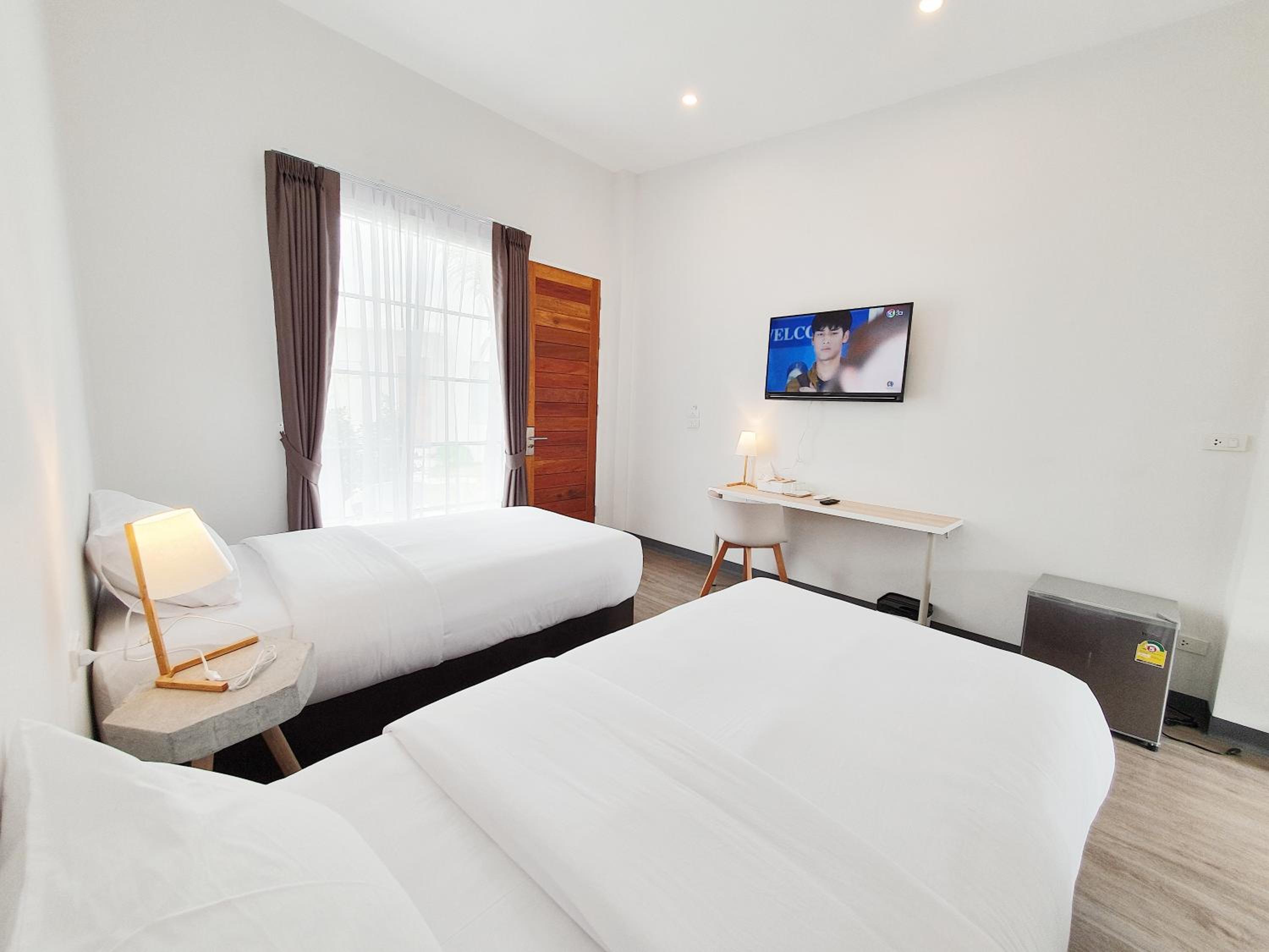 Standard Twin Room - Photo 14