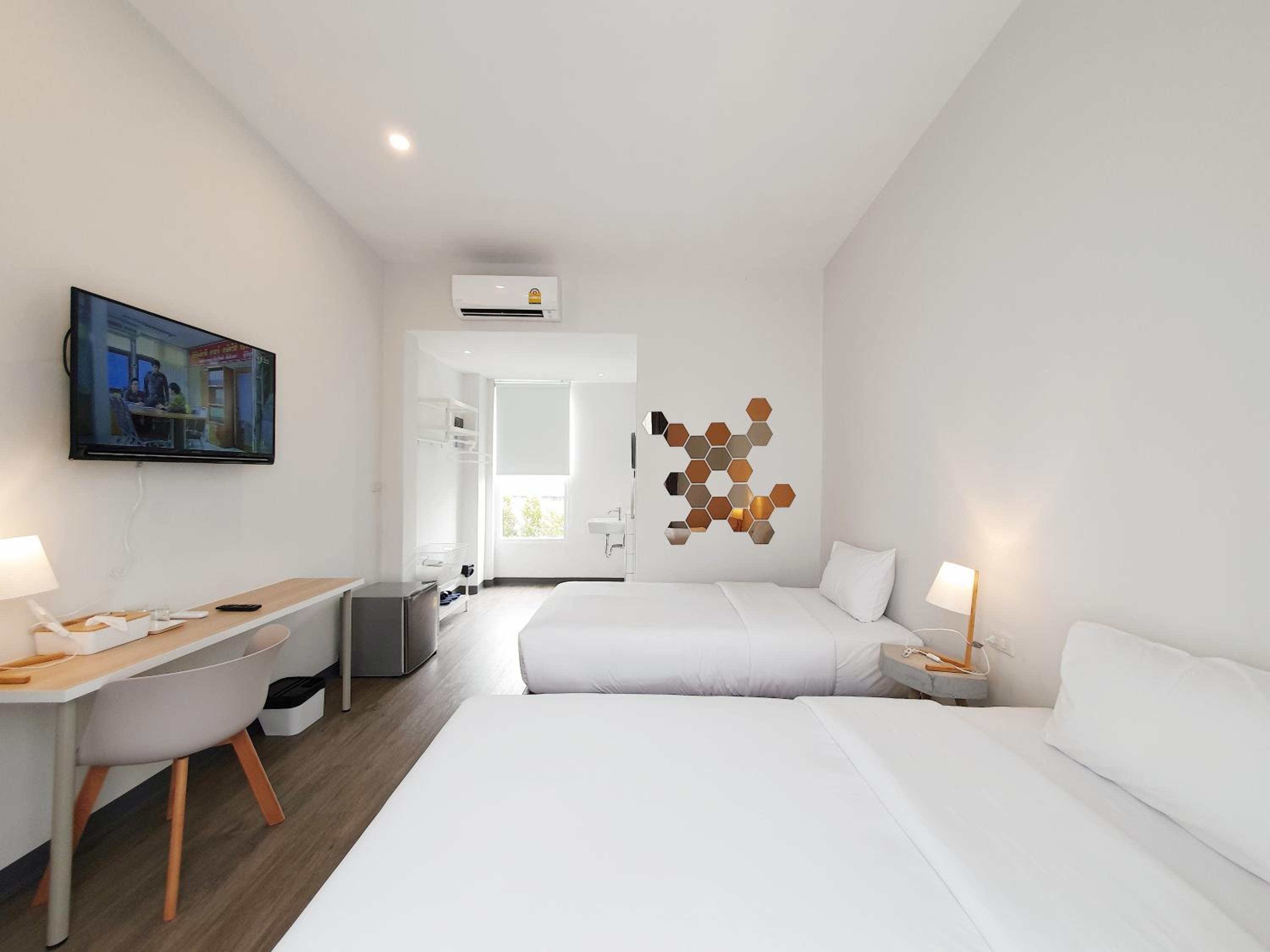 Standard Twin Room - Photo 12