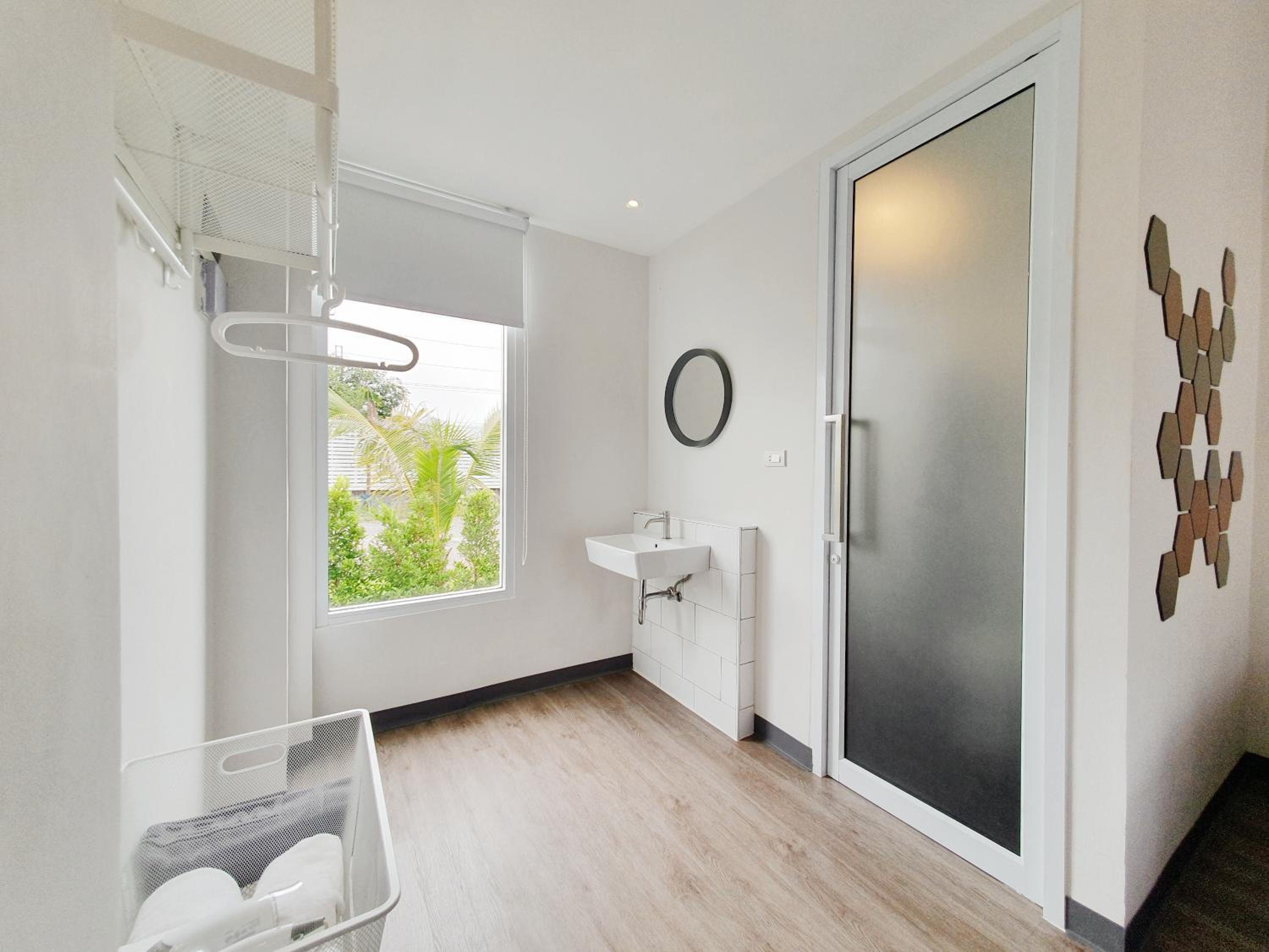 Standard Twin Room - Photo 9