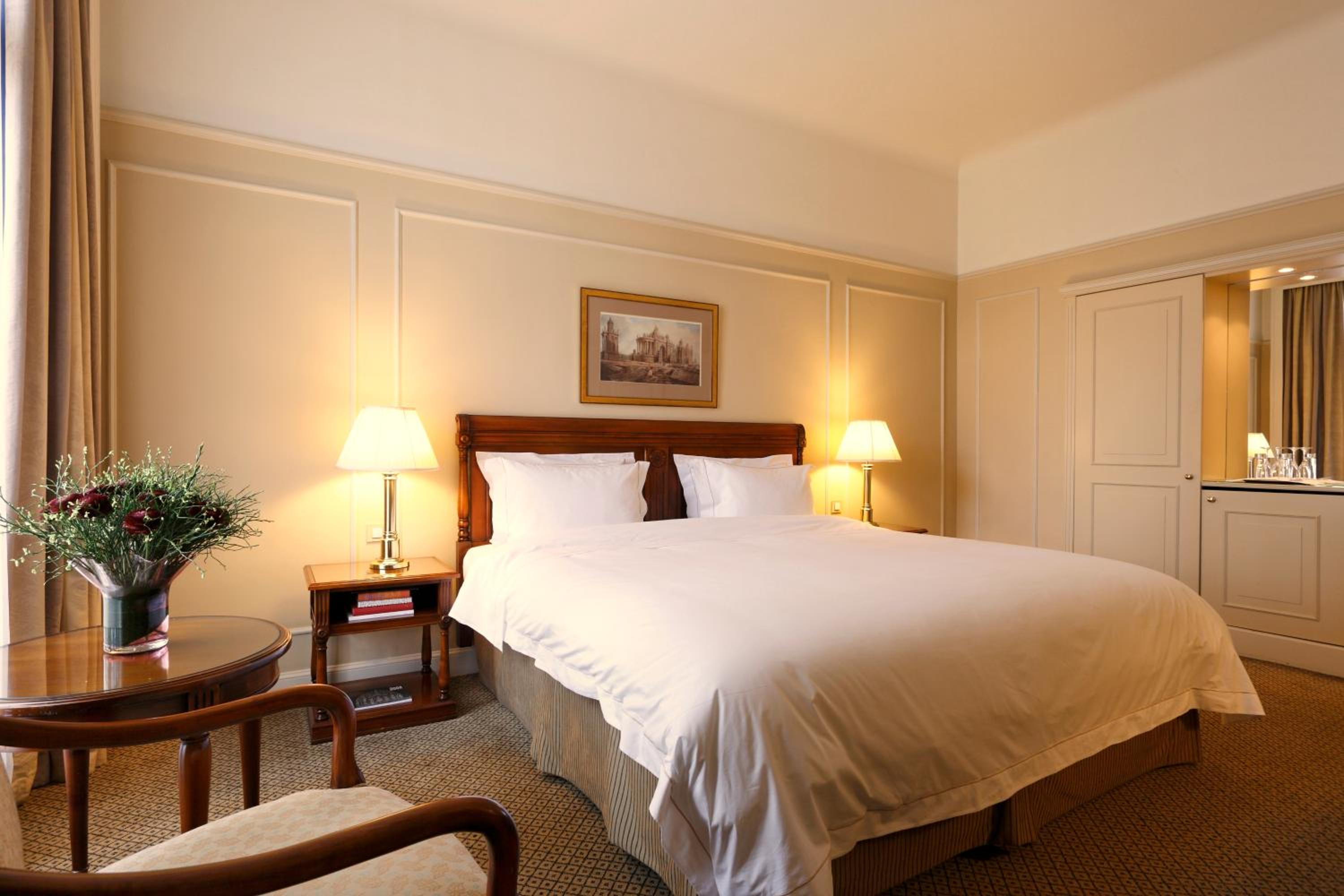 Suite - Photo 1