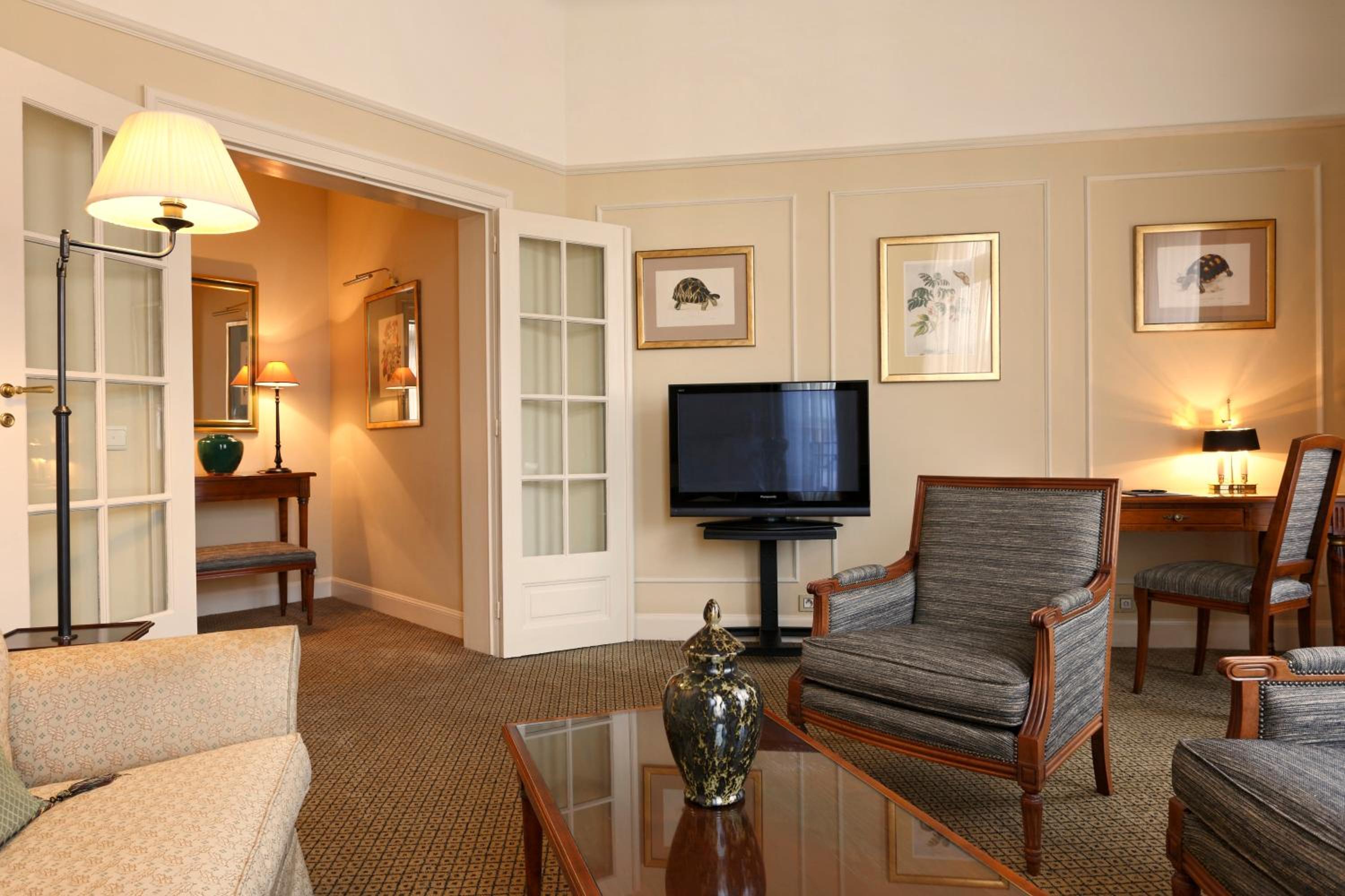 Suite - Photo 3