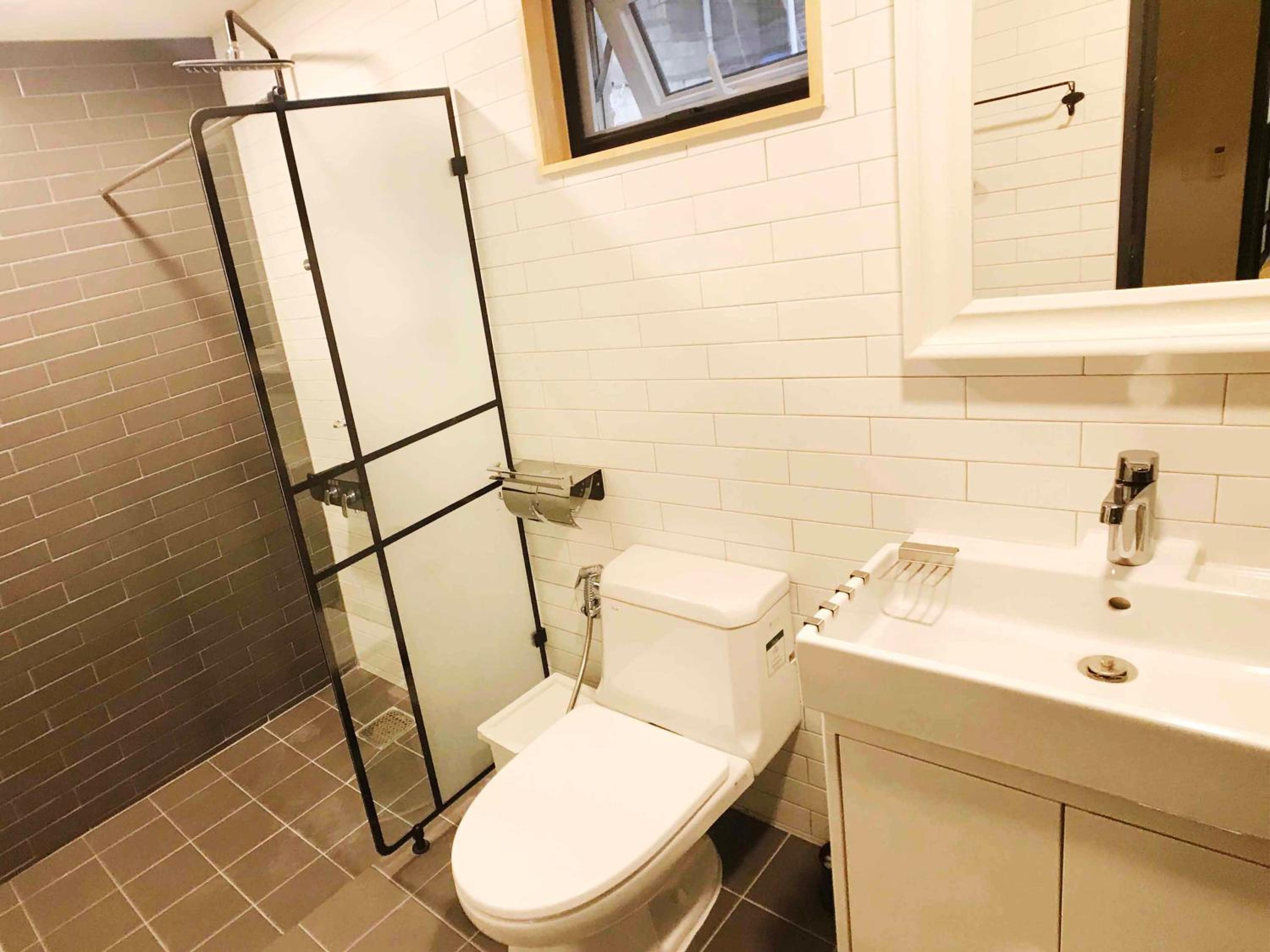Family Room with Private Bathroom - Photo 7