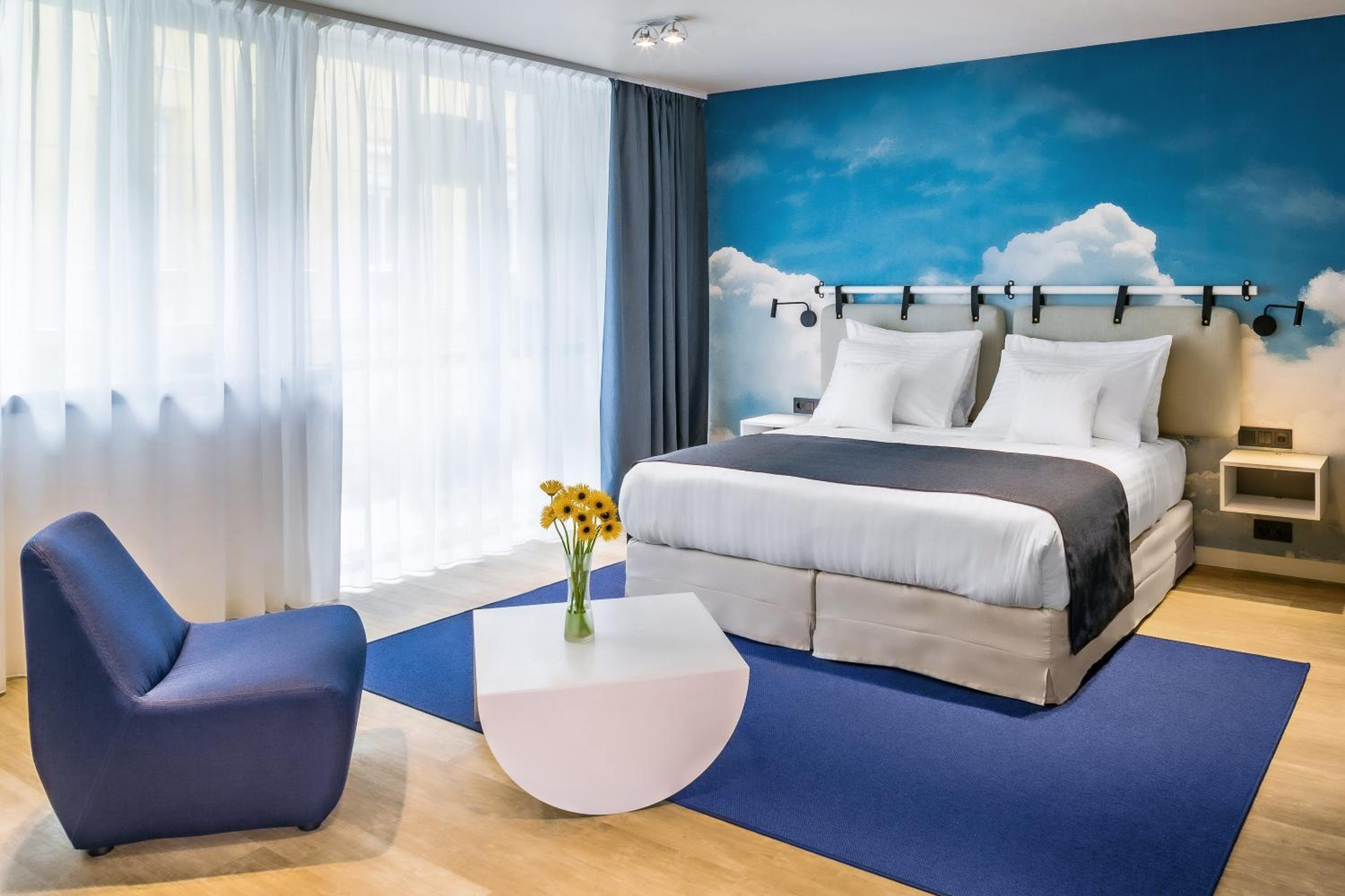 Deluxe Room - Photo 9