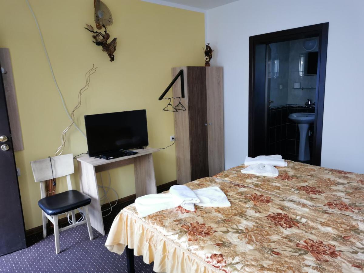 Double Room with Private Bathroom photo 2
