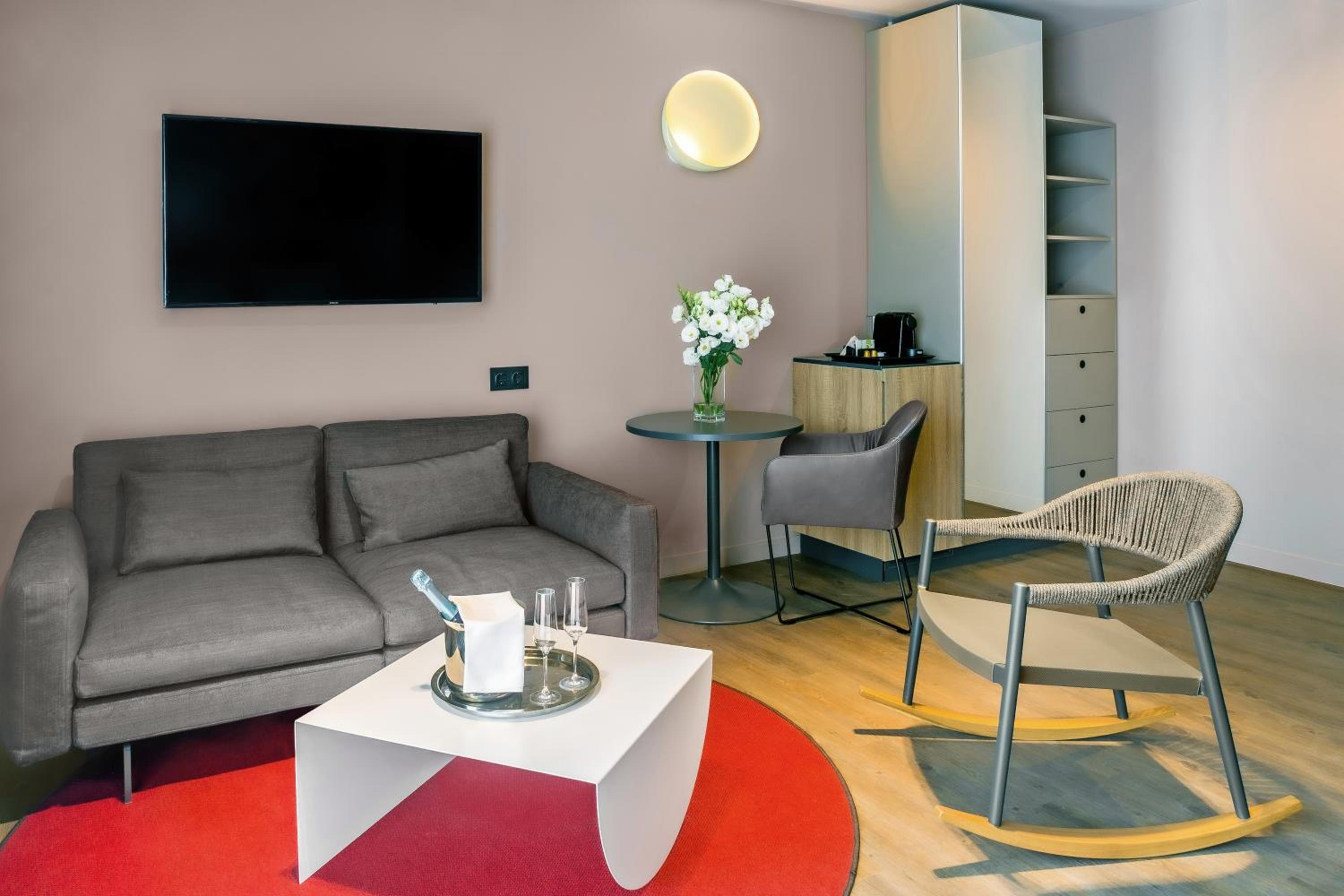 Deluxe Room - Photo 7