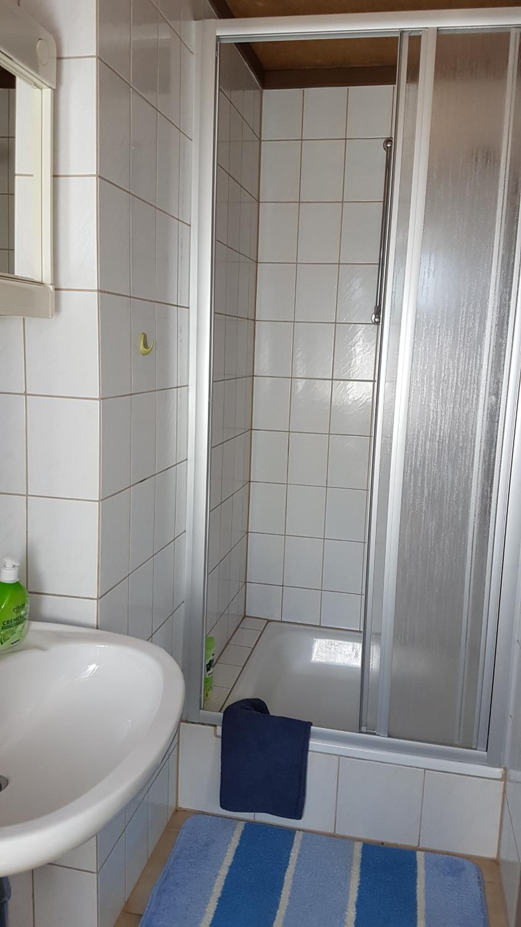 Small Twin Room - Photo 2