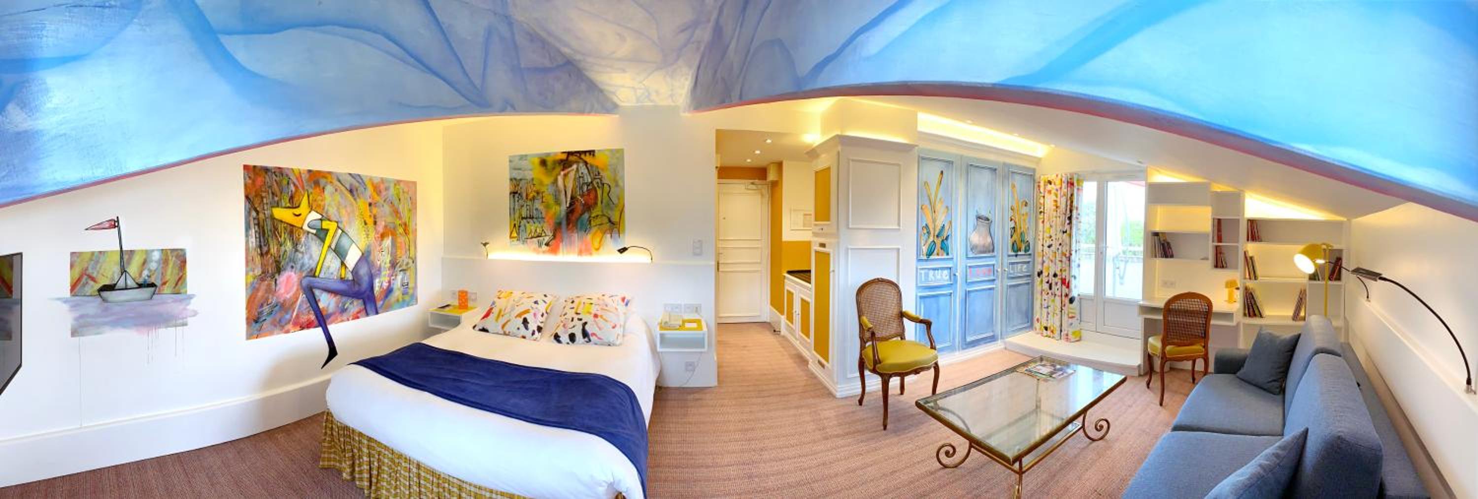 Double Room with Balcony (3 Adults) photo 3