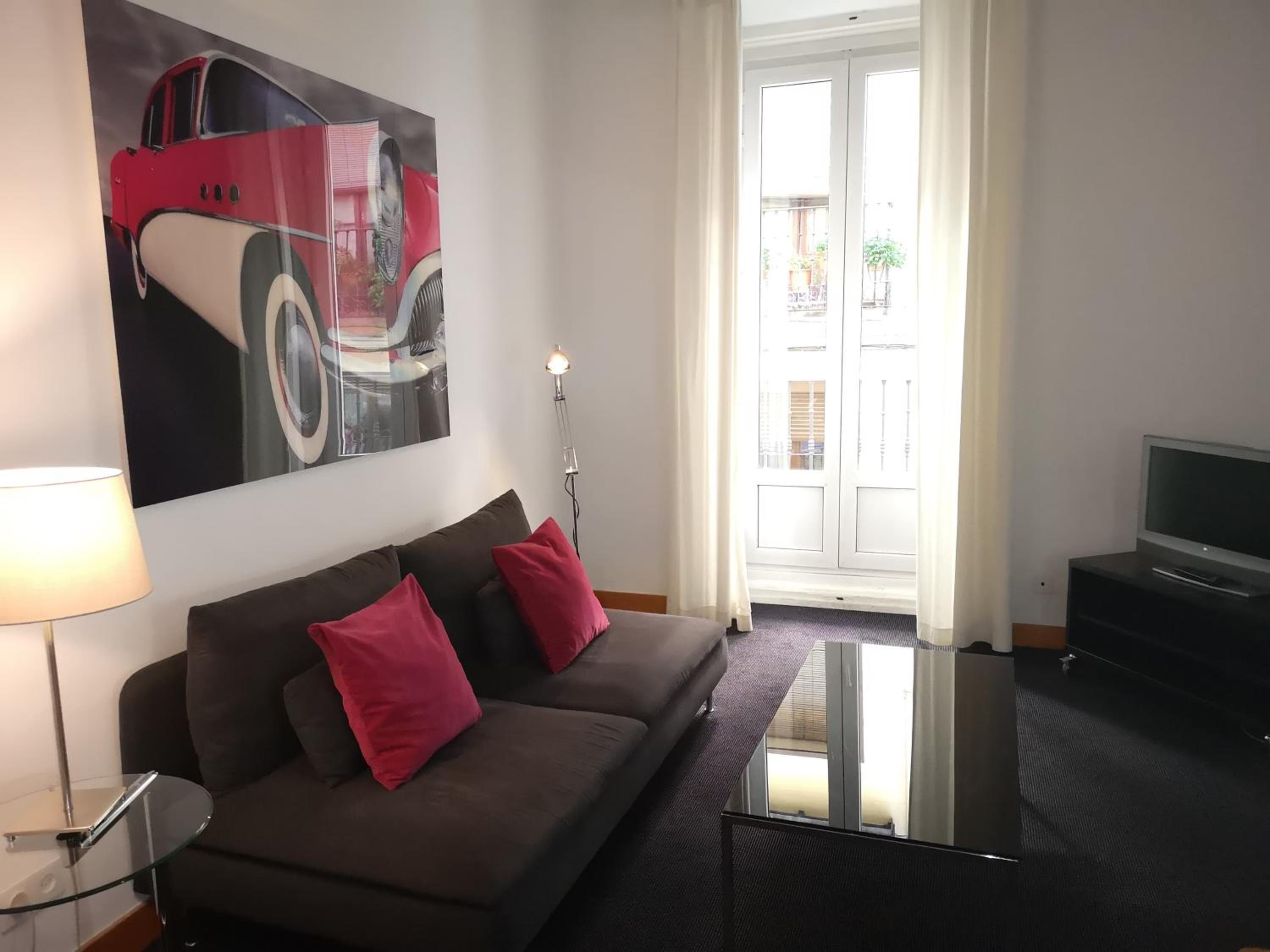 One-Bedroom Apartment thumbnail 5