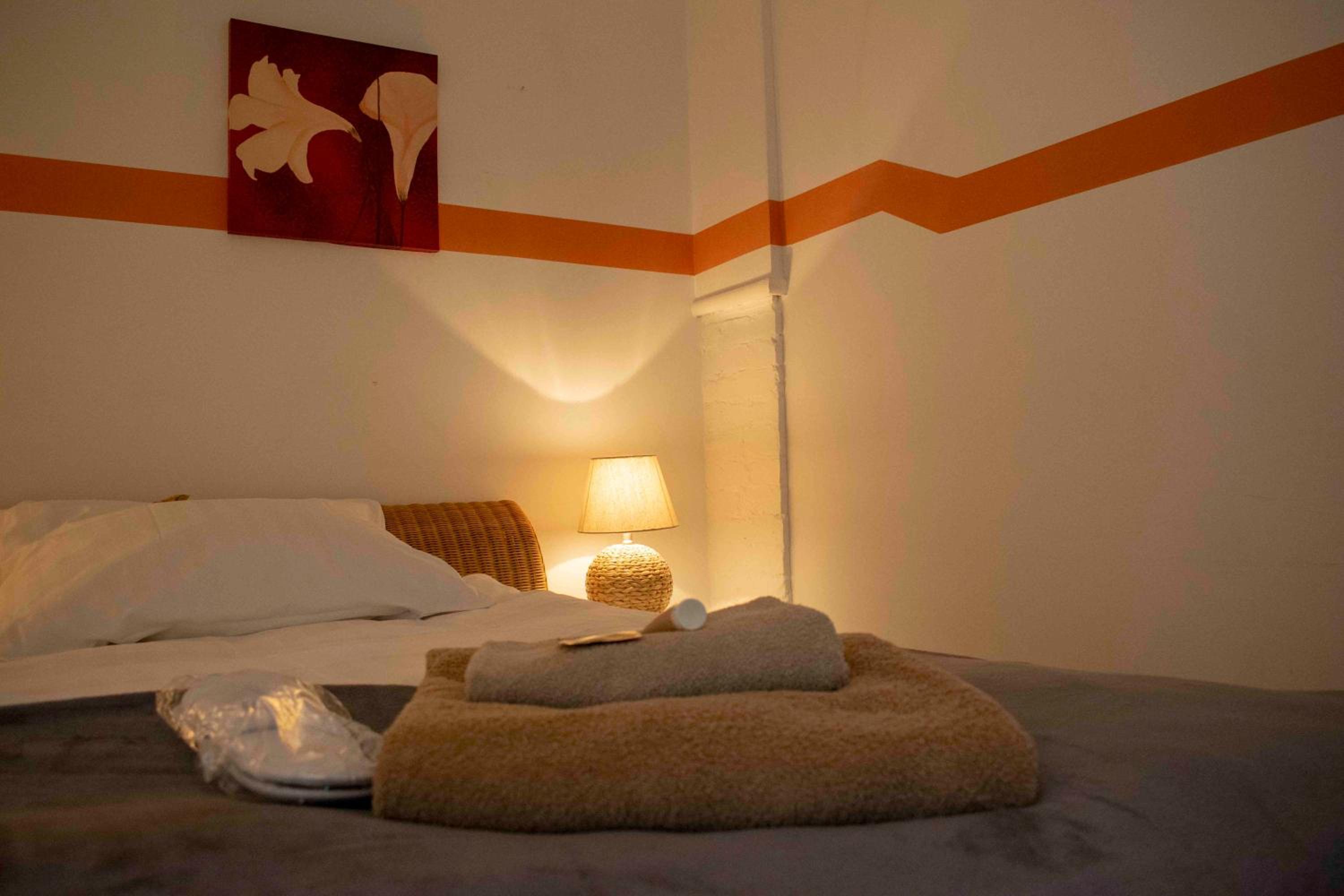 Small Double Room with Shared Bathroom photo 2