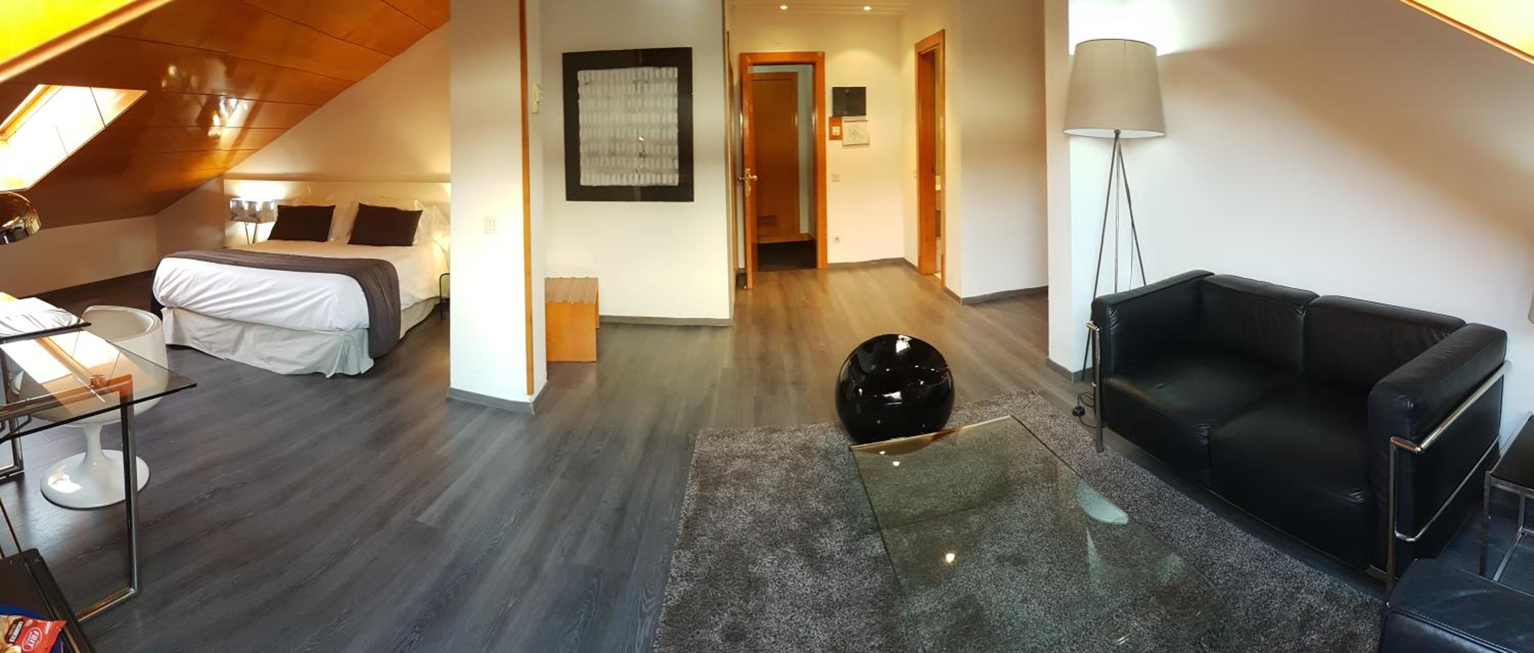 One-Bedroom Apartment thumbnail 5